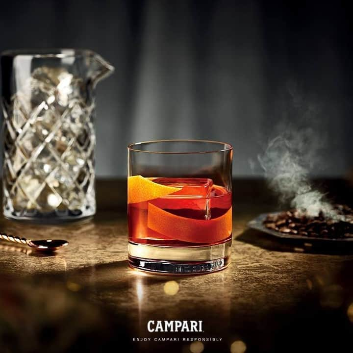 Campari Japanのインスタグラム：「#カンパリ と #コーヒー の相性がとても良い事は知ってますか？⁠ ⁠ ミラノでは、カンパリをコーヒーで割るカクテルをよく見かけます。⁠ ⁠ バーテンダーオリジナルのネグローニツイストで、自分好みのカクテルをバーでお愉しみください。⁠ ⁠ ⁠ご購入はプロフィールリンクのURL⁠ www.amazon.co.jp/campari から⁠ ⁠」