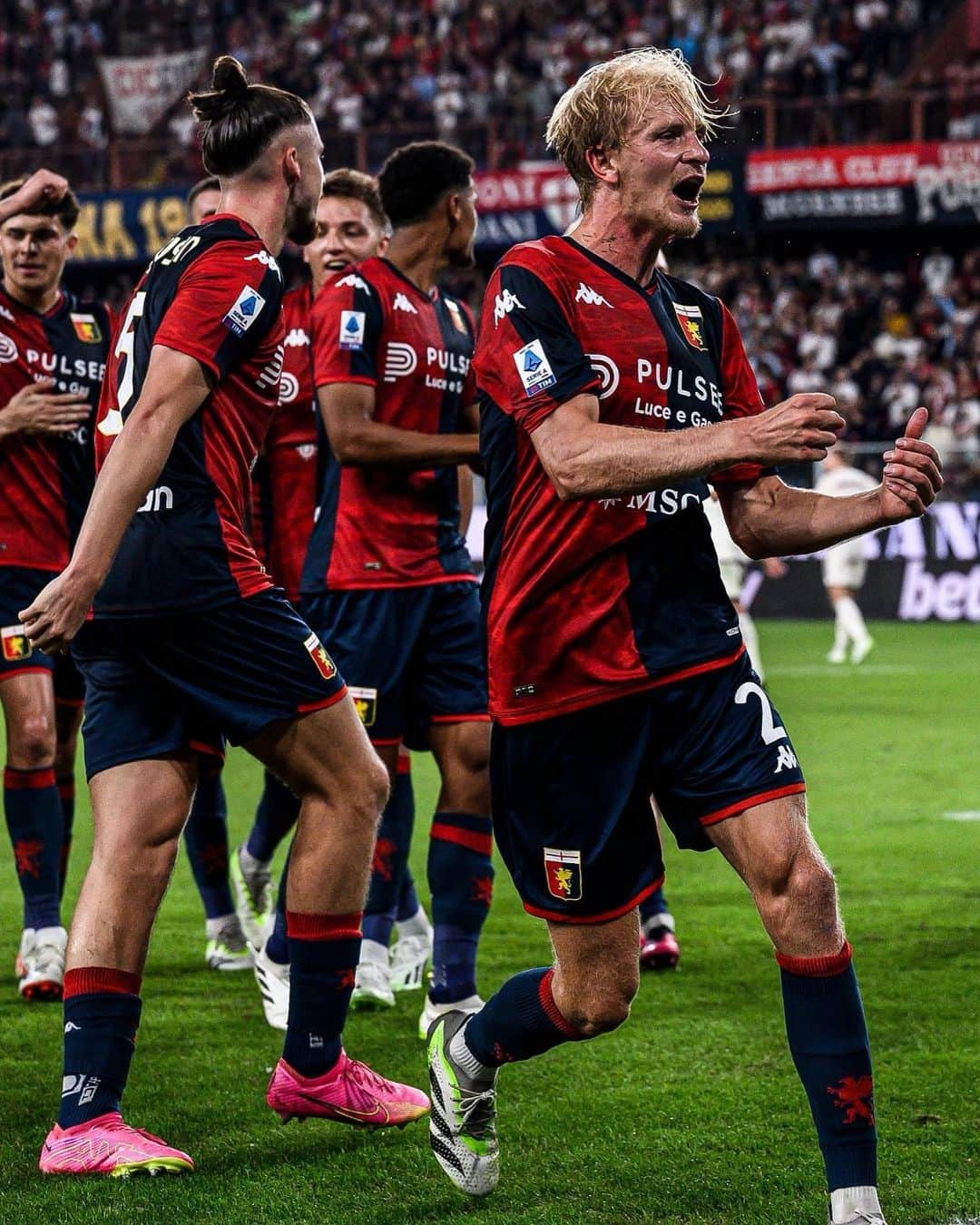 Skills • Freestyle • Tekkersのインスタグラム：「Genoa push AS Roma into 16th with a famous victory 🔴🔵」