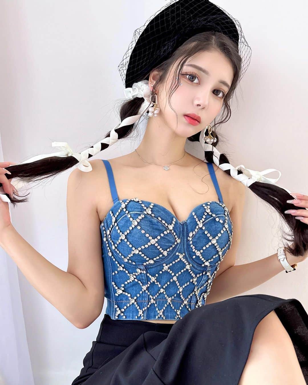 サントス飛鳥のインスタグラム：「@shiba_0401  ・ ・ ・ #ヘアセット #ヘアアレンジ #撮影 #編みおろし #ツイン #編みツイン」