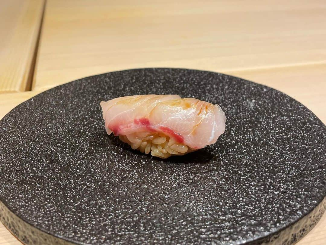 yuco_yoshidaさんのインスタグラム写真 - (yuco_yoshidaInstagram)「押したら口の中がこれの味になるボタンとかあればいいのになぁ、、、と余韻に浸っている。爆 ほんといつも幸せな時間をありがとう〜〜〜🥹🙏✨ @kinkiraran  ・ ・ #高橋謙太郎 #北新地グルメ  #kitashinchi」9月29日 18時03分 - yuco_yoshida