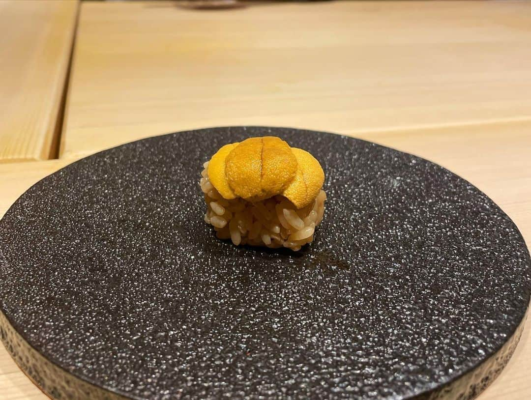 yuco_yoshidaさんのインスタグラム写真 - (yuco_yoshidaInstagram)「押したら口の中がこれの味になるボタンとかあればいいのになぁ、、、と余韻に浸っている。爆 ほんといつも幸せな時間をありがとう〜〜〜🥹🙏✨ @kinkiraran  ・ ・ #高橋謙太郎 #北新地グルメ  #kitashinchi」9月29日 18時03分 - yuco_yoshida