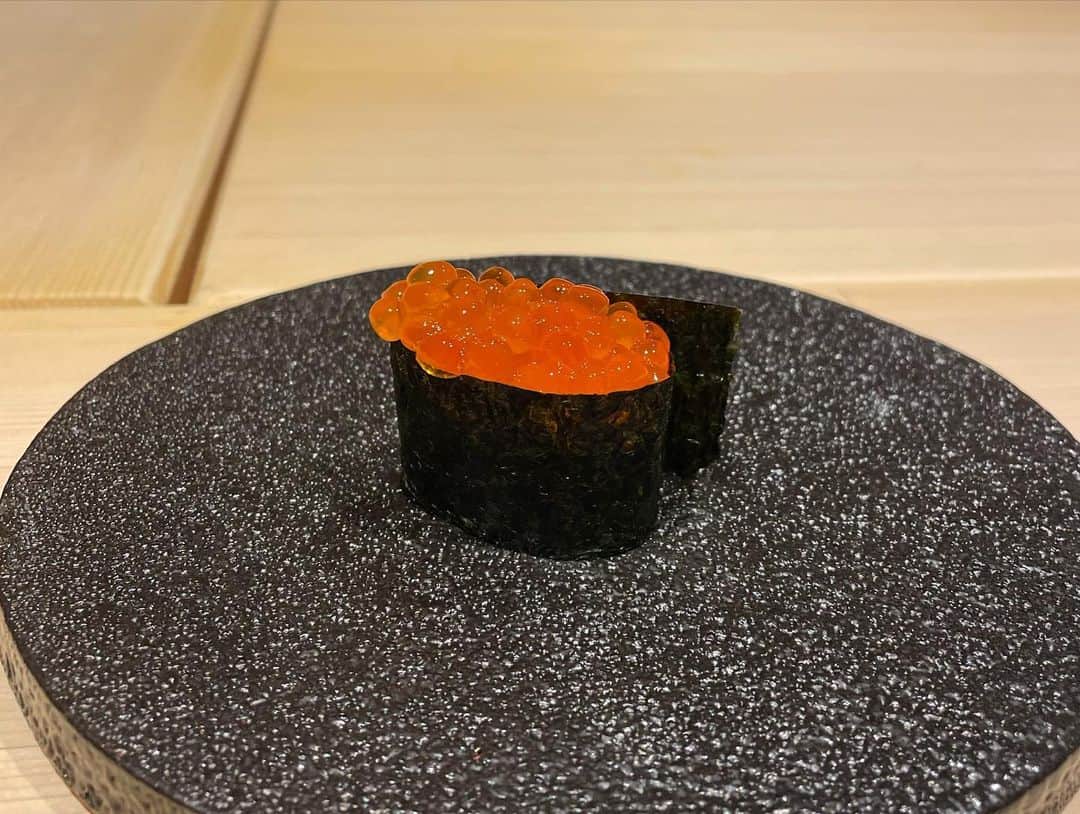 yuco_yoshidaのインスタグラム：「押したら口の中がこれの味になるボタンとかあればいいのになぁ、、、と余韻に浸っている。爆 ほんといつも幸せな時間をありがとう〜〜〜🥹🙏✨ @kinkiraran  ・ ・ #高橋謙太郎 #北新地グルメ  #kitashinchi」