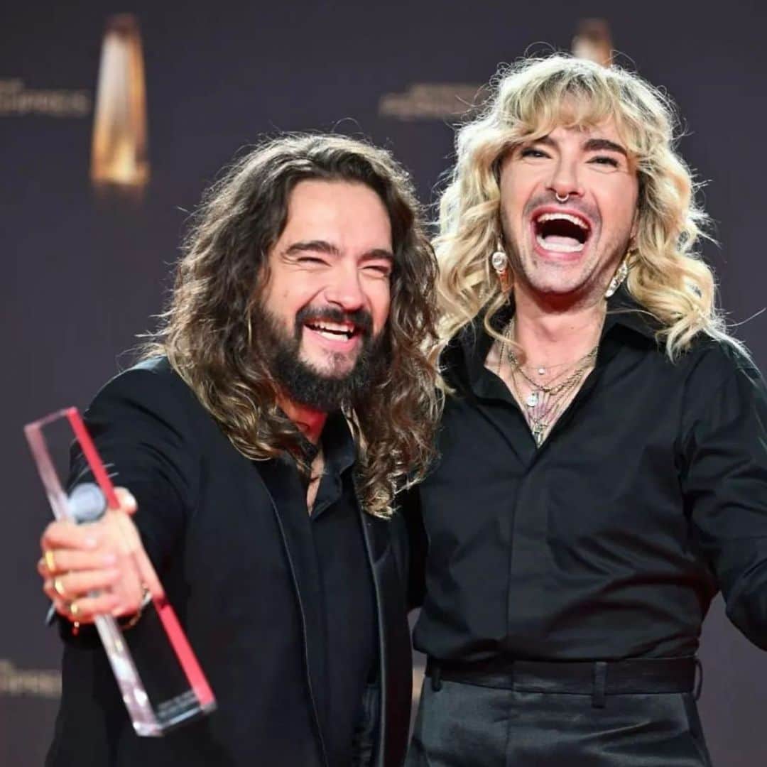 ビル・カウリッツのインスタグラム：「Still in disbelief 🥳😱 What a night ❤️ We never thought we would win this award for best entertainment show with #thatsmyjam Thank you so much to the jury and @rtlplus for the trust and believe and also to our incredible team @seo_entertainment , to our lovely cast that made this show come to life and of course to all the people watching the show. This means the word 🫶🏻🫶🏻 P.S Wearing a @karllagerfeld shirt @rickowensonline pants 🙃」
