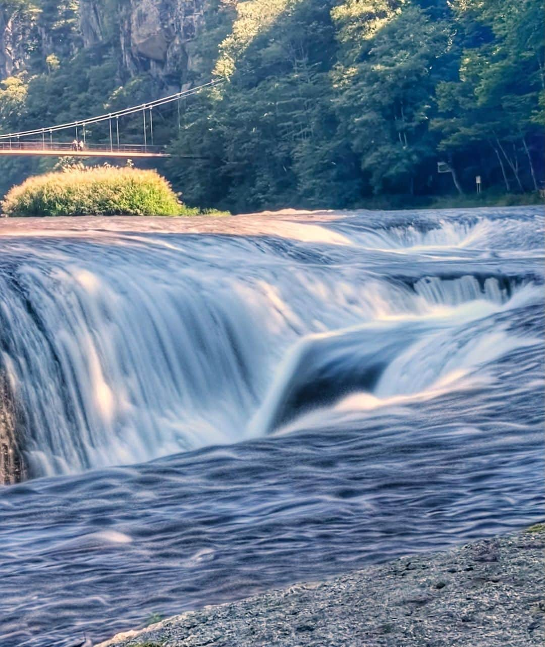 hama_aki_pppさんのインスタグラム写真 - (hama_aki_pppInstagram)「群馬県沼田市#吹割の滝 (スライドして下さい)  Location Gunma Japan (Swipe)   2023.09.18撮影  群馬旅行続き　 最後2枚動画入れてます  #神社仏閣　 #美しい日本  #吹割爆  #パワースポット #日本の絶景  #おとな旅プレミアム  #こころから  #タビジェニ  #sorakataphoto  #rakutentravel  #japanese_gardens  #otonatabi_japan  #histrip_japan  #zkg10 #loves_united_japan #ptk_japan  #visitjapanjp  #deaf_b_j_  #total_japan  #ぐんまフォト旅  #東洋のナイアガラ  #群馬観光  #群馬の絶景  #cooljapanvideos  #iphonephotography  #iphoneonly  #iphonephotographer」9月29日 18時10分 - hama_aki_ppp