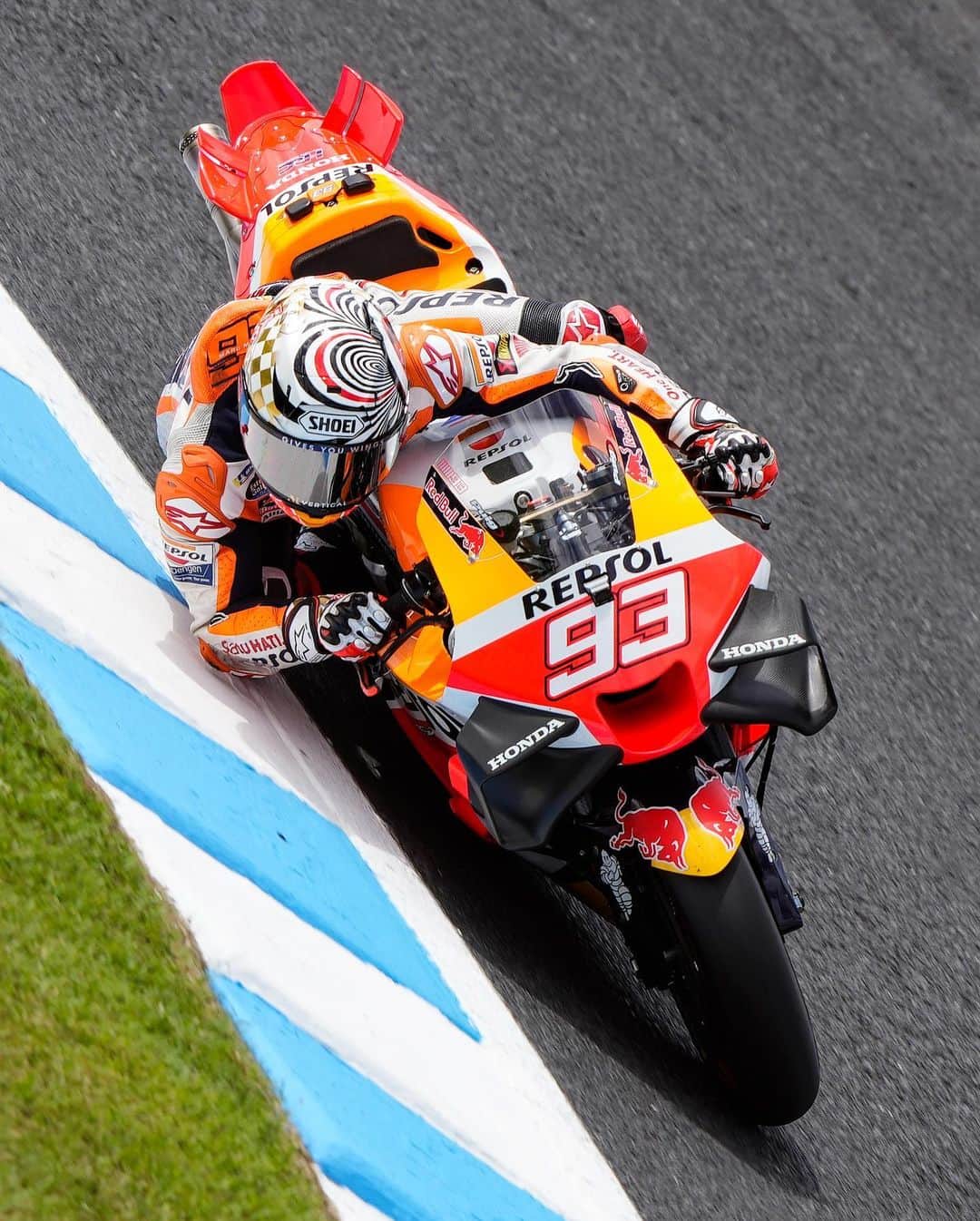 のインスタグラム：「Hoy no ha sido posible estar en la Q2. Mañana lo volveremos a intentar! 💪🏼  Today it hasn’t been possible to get into Q2. We’ll try it again tomorrow! 💪🏼  #MM93 #MotoGP #JapaneseGP」