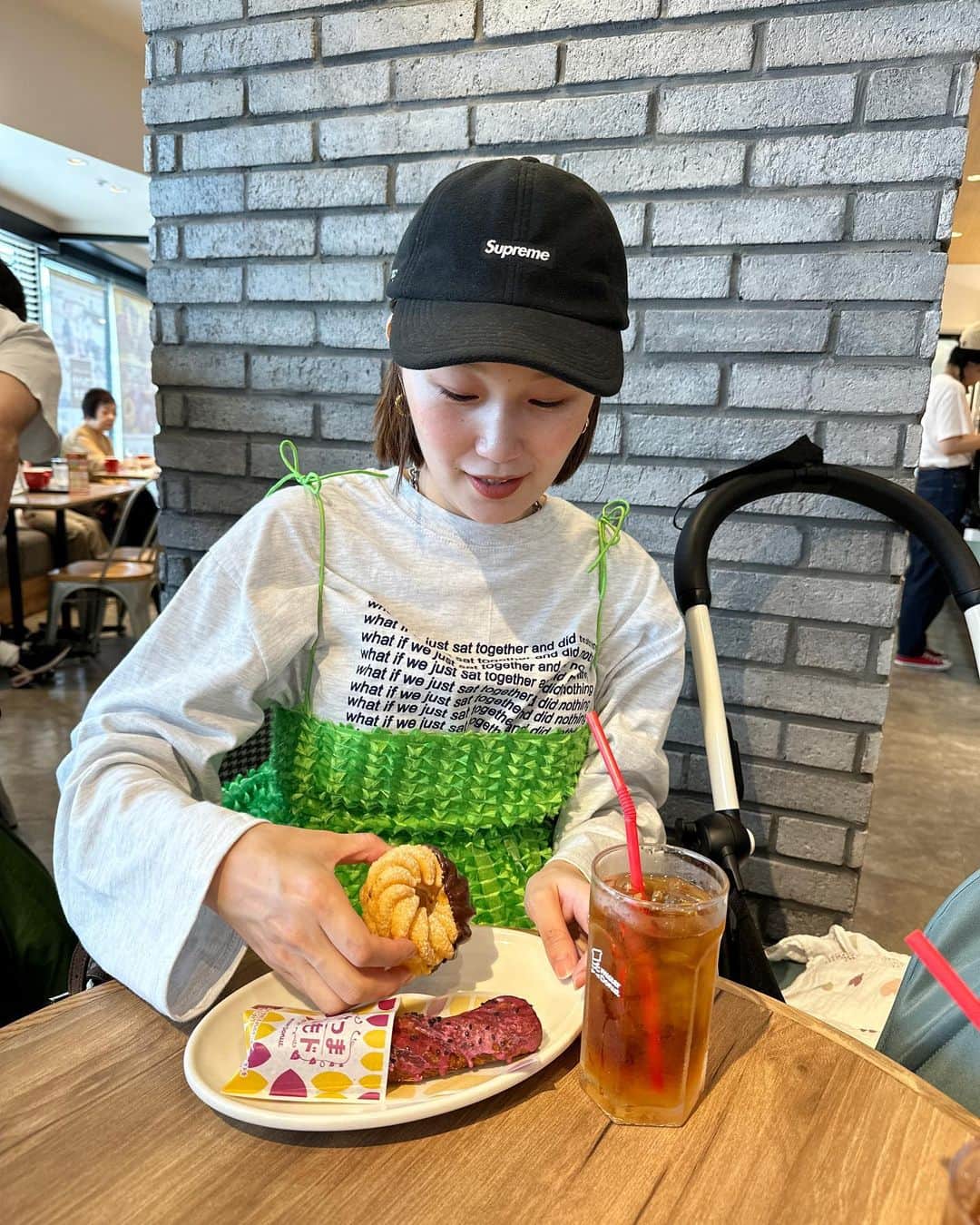 青木美緒さんのインスタグラム写真 - (青木美緒Instagram)「初めての予防接種も無事終わった💉❤️‍🩹 (熱出なくて良かった🥲 みんな来てくれて、いっぱい遊んでもらって 最後のK2シロップも飲んで (ちょっとさみしいね🤏) そんな1週間だった🐰👏 . #生後2ヶ月 #令和5年ベビー」9月29日 18時13分 - m_ooo