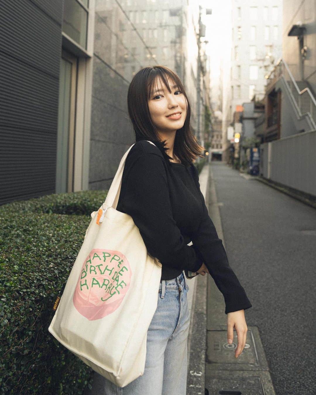 のインスタグラム：「ジーンズに興味を持ち始めました。多種多様で面白いです。この冬はたくさん履けるといいなと思っています。」