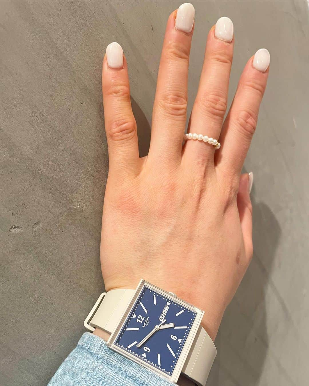 山田愛のインスタグラム：「Switzerland🇨🇭in my heart🤍  Bought a swatch here in Australia. i thought i would never be able to afford when i lived in Switzerland 😂   人生で海外に住んだ記憶や思い出、経験って一生心に残るじゃん☺️スイスは色んなことがあったけどやっぱり自分の決めた決断や行動はやってよかったっていつも思う。それでスイスの想い出があるから時計スウォッチにしたんだ〜🌼  またスイスのみんなに会いたいし、これからもそんな場所を作れたらいいなって思う💛 これからの人生設計が明確にあって今はオーストラリアにいることに決めました🇦🇺  人生まだまだ🍓  #switzerland #swatch #🇨🇭#スイス」