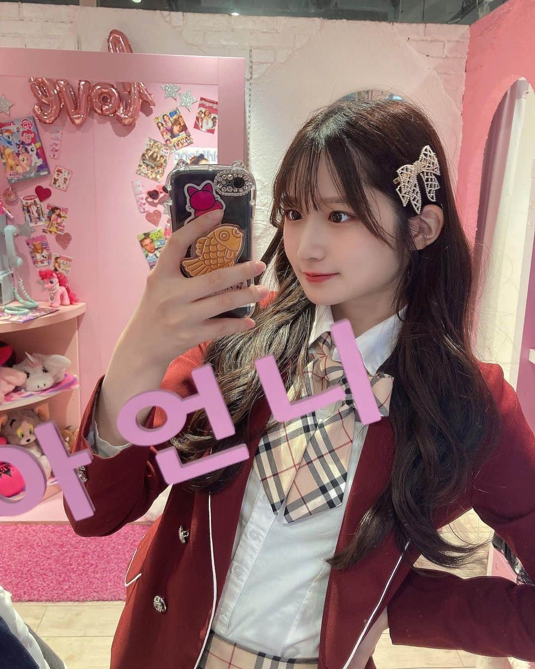 貝賀琴莉のインスタグラム：「韓国語わからない〜📝  #韓国制服 #アイドル #idol」