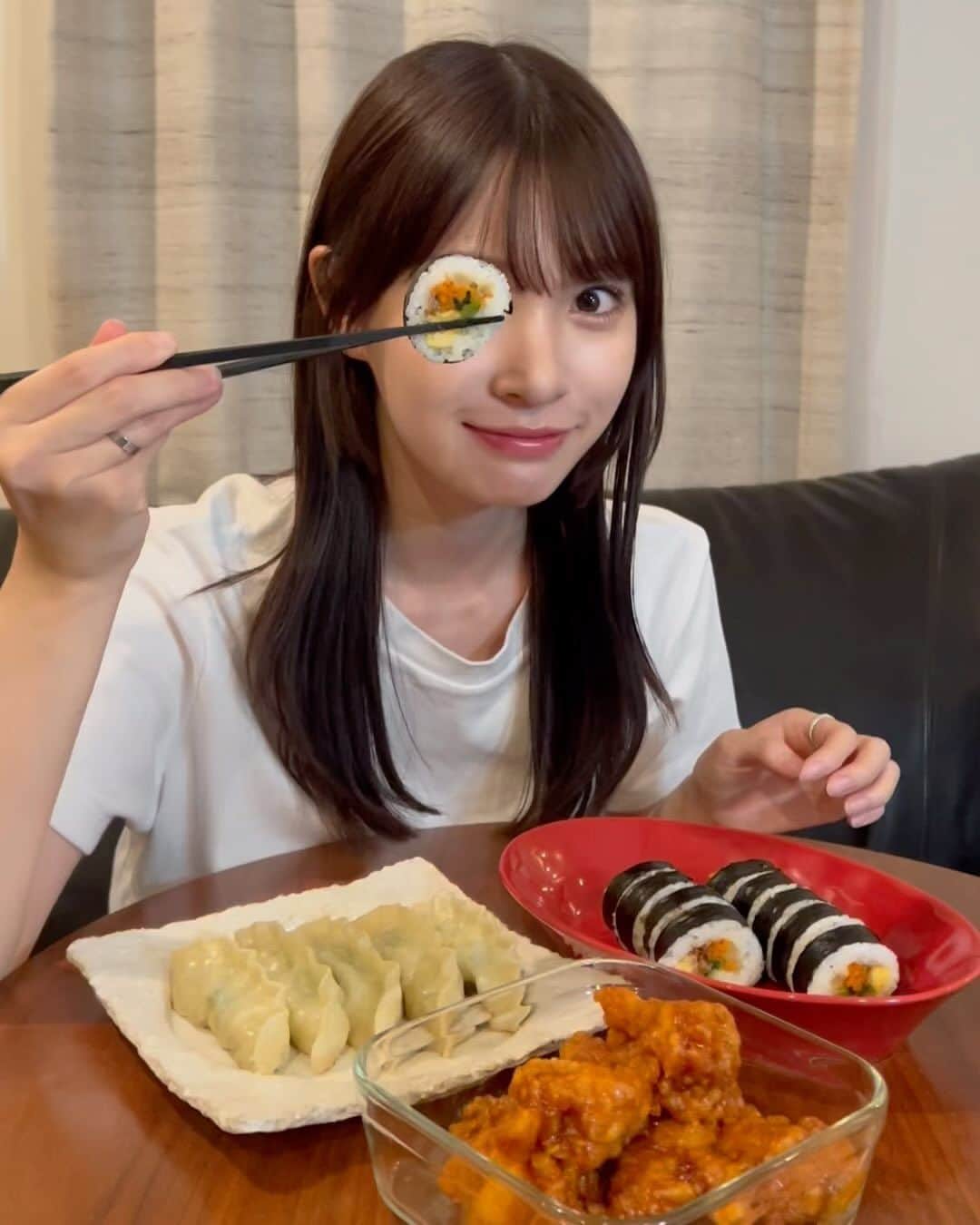 中川紅葉のインスタグラム：「お家で韓国料理〜！ 特にヤンニョムチキン甘辛で美味しかった🐔  @bibigo.jp アカウントフォローと、#bibiGoGoGo #Livedeliciousを付けて投稿で韓国旅行行きの航空券が当たるCP中らしいです☺︎ 是非✈️ #PR」