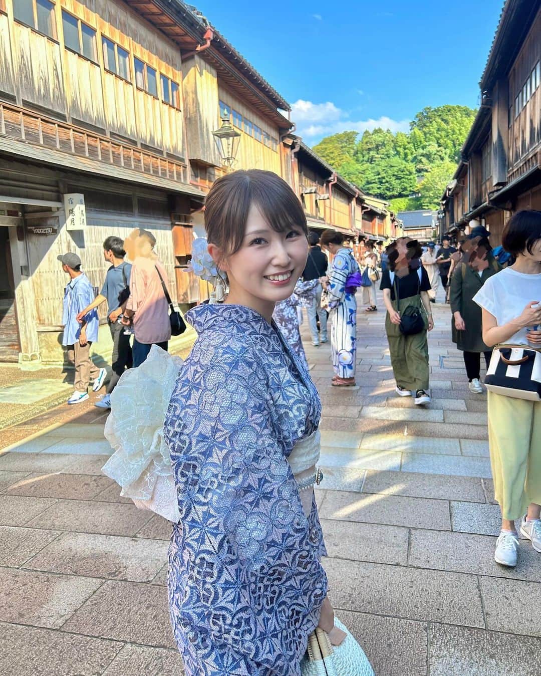 垣内麻里亜のインスタグラム：「. 少し前に旅行で金沢へ🐟  ひがし茶屋街を浴衣で散策してきました🚶‍♀️ レースの浴衣って本当に可愛い🥲🤍  やっとやっと暑さも落ち着いて 旅行にぴったりな気候になりましたね🍂」