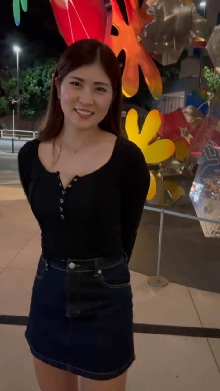 のインスタグラム：「夜のお散歩🌙 東京ガーデンテラス紀尾井町の前のオブジェが大きかった🦋 8mだって!!立派だね✨」