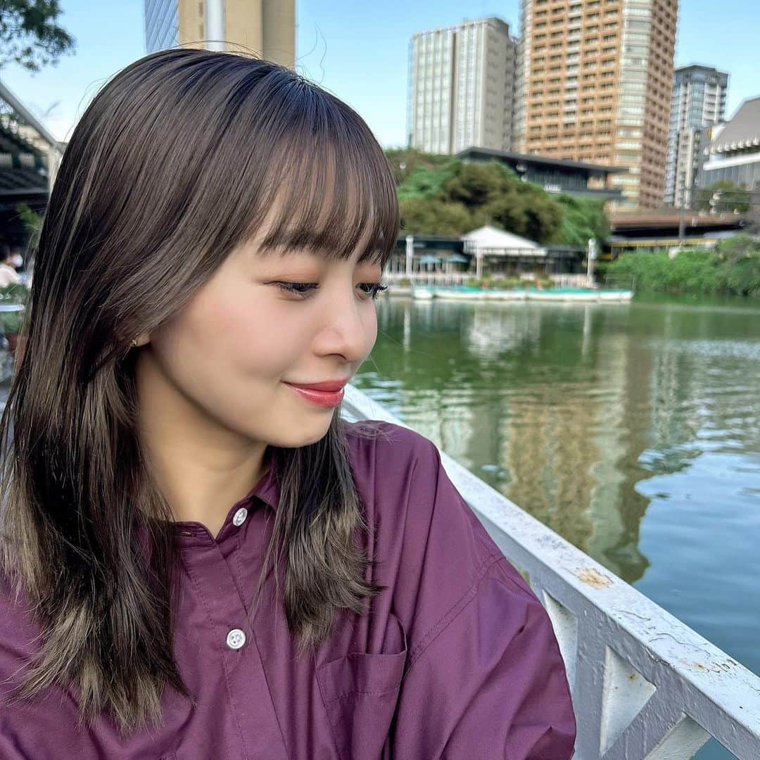 渡邉幸愛さんのインスタグラム写真 - (渡邉幸愛Instagram)「秋服、ロングブーツでお出かけしたら まだまだ暑くて辛かった😇笑  良さげなカフェ見つけて☕️ いい日になった〜♡♡  髪の毛、秋色にしたよ〜🌰  #カフェ #飯田橋カフェ  #髪色 #秋カラー」9月29日 18時26分 - koume_watanabe.official