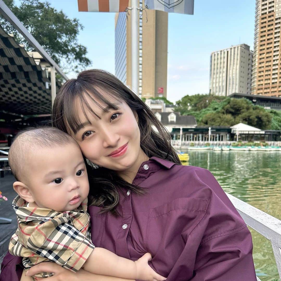 渡邉幸愛のインスタグラム：「秋服、ロングブーツでお出かけしたら まだまだ暑くて辛かった😇笑  良さげなカフェ見つけて☕️ いい日になった〜♡♡  髪の毛、秋色にしたよ〜🌰  #カフェ #飯田橋カフェ  #髪色 #秋カラー」