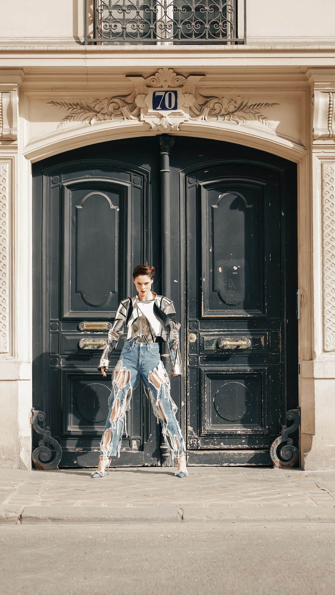 ココ・ロシャのインスタグラム：「I was just really feelin’ this look! Song by my girl @marinadiamandis, styling by @altorrin.」