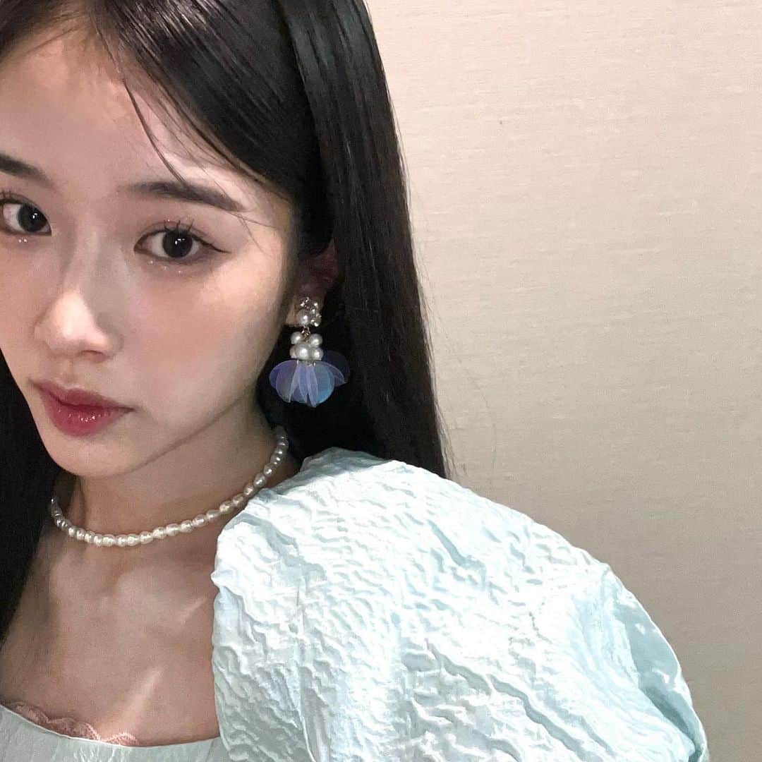 天翔天音のインスタグラム：「🫧  明日❕ 「Rakuten Girls Award 2023A/W」に出演します💍 幕張メッセでお会いできるのが楽しみです🤍  9月30日14時〜 TikTok 公式から生配信が決まりました🪄  会場に来れない方も是非‪‪𓂃 𓈒𓏸  #ガルアワ2023AW #天翔天音 #fashion  #girlsaward #05 #ファッション」