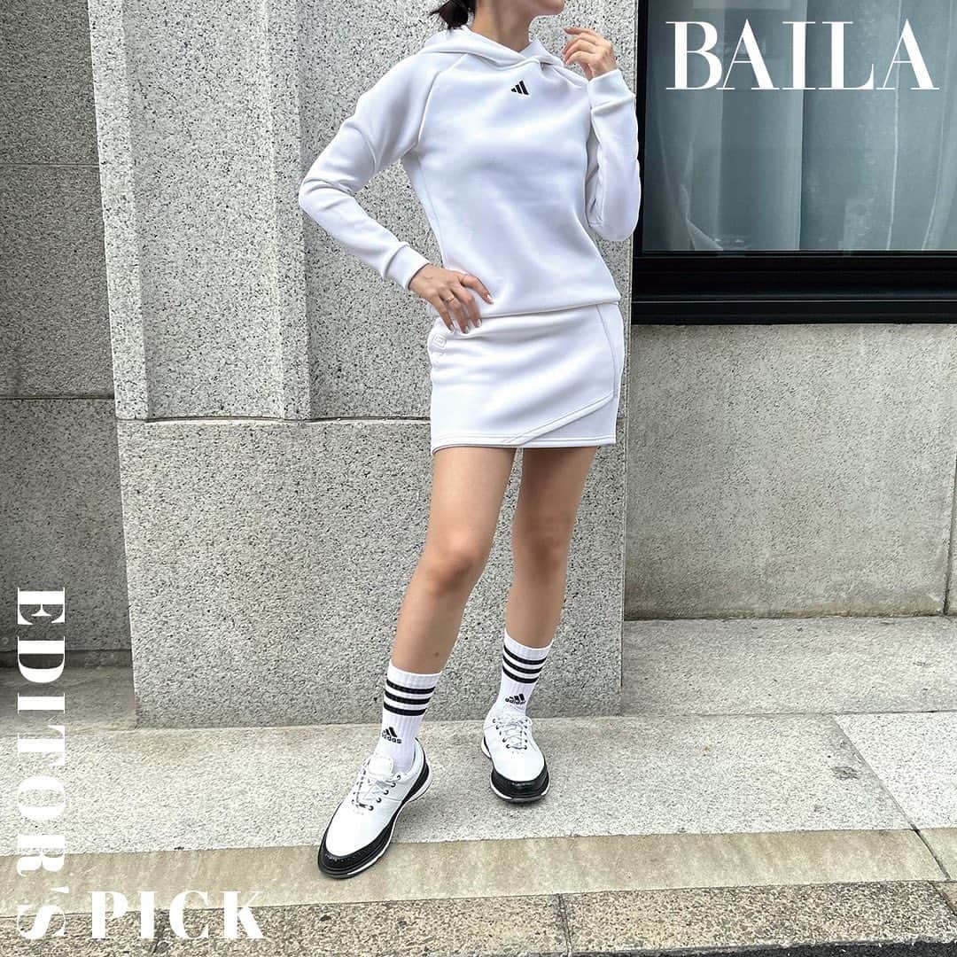 BAILAさんのインスタグラム写真 - (BAILAInstagram)「残暑も落ち着いてきて、いよいよ最高のゴルフシーズン！   昨年ゴルフデビューしたものの、夏は暑くて全く練習できていなかったので、秋こそ準備万端でラウンドに飛び出す所存です。 まずは形からライプの私は、ゴルフウェアを真剣にパトロール。そんな中、私の今の気分にマッチするセットアップがありました。   それは、アディダスゴルフのダンボールニットのセットアップです。   "もちもち素材"（正式名称はダンボールニット）で肌触りがよく、ご機嫌でプレイできそう。スポーティながらツヤ感があるのできれいめな雰囲気で、クリーンなホワイトが目を引きます。どうしよう、可愛い。プレスルームで見た瞬間、そう思いました。   見た目だけじゃなく機能性も抜群のもちもちセットアップについて、＠ BAILAで語っているので、ぜひチェックしてください⛳   #アディダス#アディダスゴルフ#baila#バイラエディターズピック#編集ぴら#ゴルフウェア#ゴルフコーデ」9月29日 18時27分 - baila_magazine