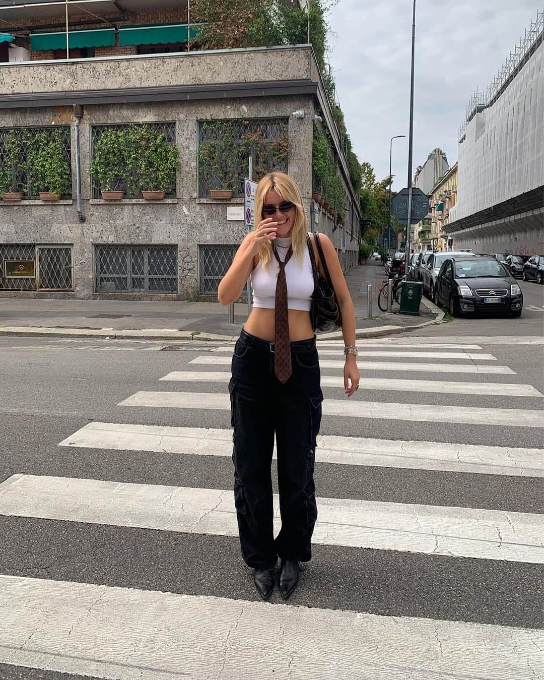 TALLY WEiJLのインスタグラム：「We've been living in our new Parachute Jeans lately. ⁠babe: @jadebaabe  ⁠ Parachute trousers 🔎 642597」