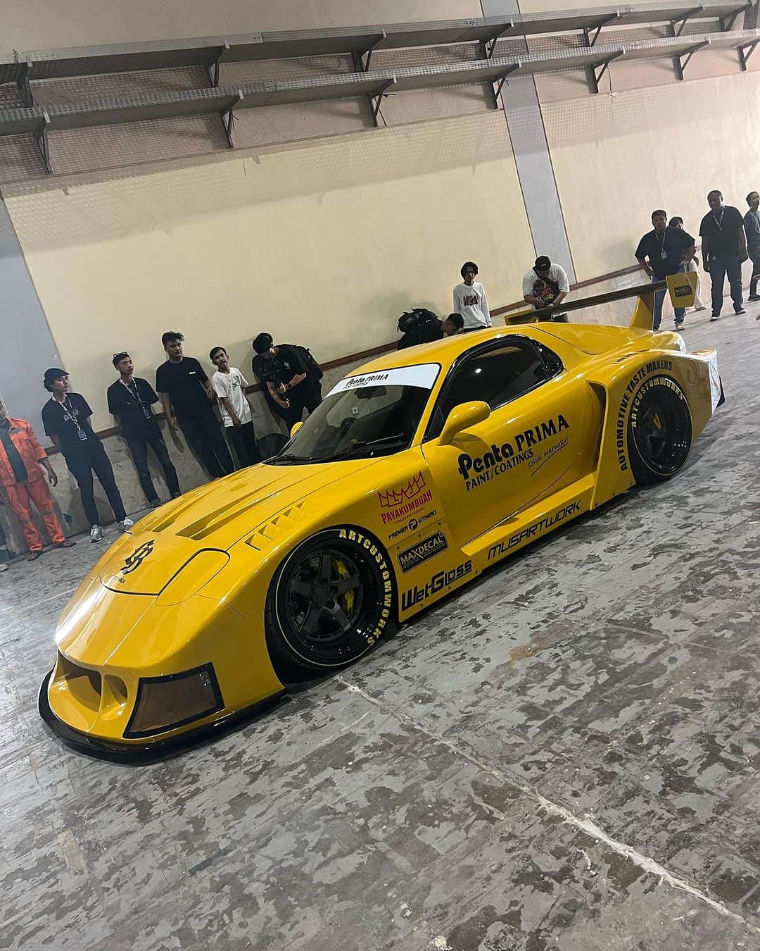のインスタグラム：「LIBERTY WALK 　　LBWK  Indonesia IMX event thank you so much 😆 Inosineaia最高😀thank you so much 😆 @libertywalk_tokyo_harajuku  @artcustomworks @romariosebastian @akbarfebians @adriangudil  @yokohama.rubber_jp  @tone_japan  @ltmw @mazda_jp  @mazdausa  #libertywalk #lbworks #lbwk #indonesia  #imx#eventos  #stancenation #stance  #mazda#rx7 #mazdarx7  #tuning #rotary #engine  #yokohamatires」