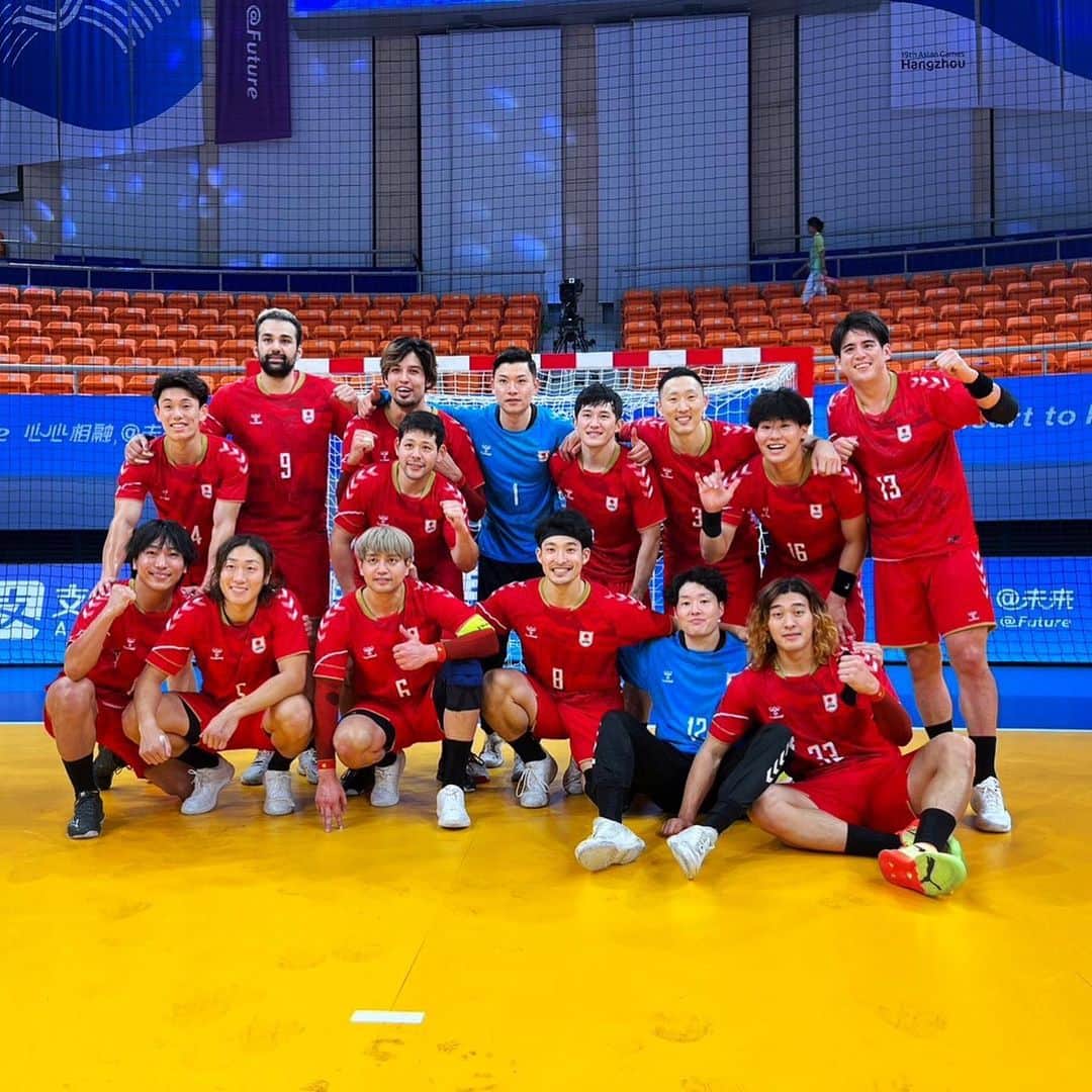 吉野樹のインスタグラム：「. #杭州アジア大会 予選ラウンド1位通過しました🇯🇵 vs Saudi🇸🇦38-29 vs Iran🇮🇷 33-21 vs Mongolia🇲🇳 53-16  メインラウンドも３連戦と過酷なスケジュールですが、 チーム全員で戦います。 応援宜しくお願いします📣  #彗星JAPAN #handball #AsianGames #がんばれニッポン @jha_national  @teamjapanjoc」