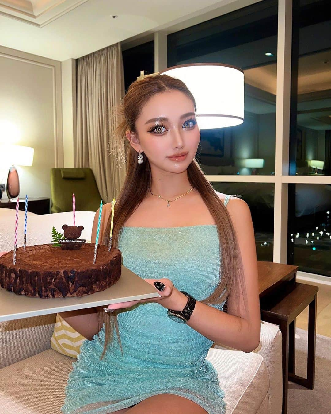 中村りおんさんのインスタグラム写真 - (中村りおんInstagram)「今日、９月２９日で21歳になりました🎂🎉⭐︎ 皆んながいっぱいお祝いしてくれるのがめっちゃ嬉しい💛 温かい人達に恵まれて幸せ者です♪ ⁡ 21歳も仕事も遊びも全力で頑張るよーーー😋✨ ・ ・ #nuts #fashionista#followme#l4l #instagood#fashion#style #streetstyle #gal#likeit#liketime#model#ootd #셀카 #셀스타그램 #paradisehotel #paradisecity」9月29日 18時32分 - rion_nakamura89