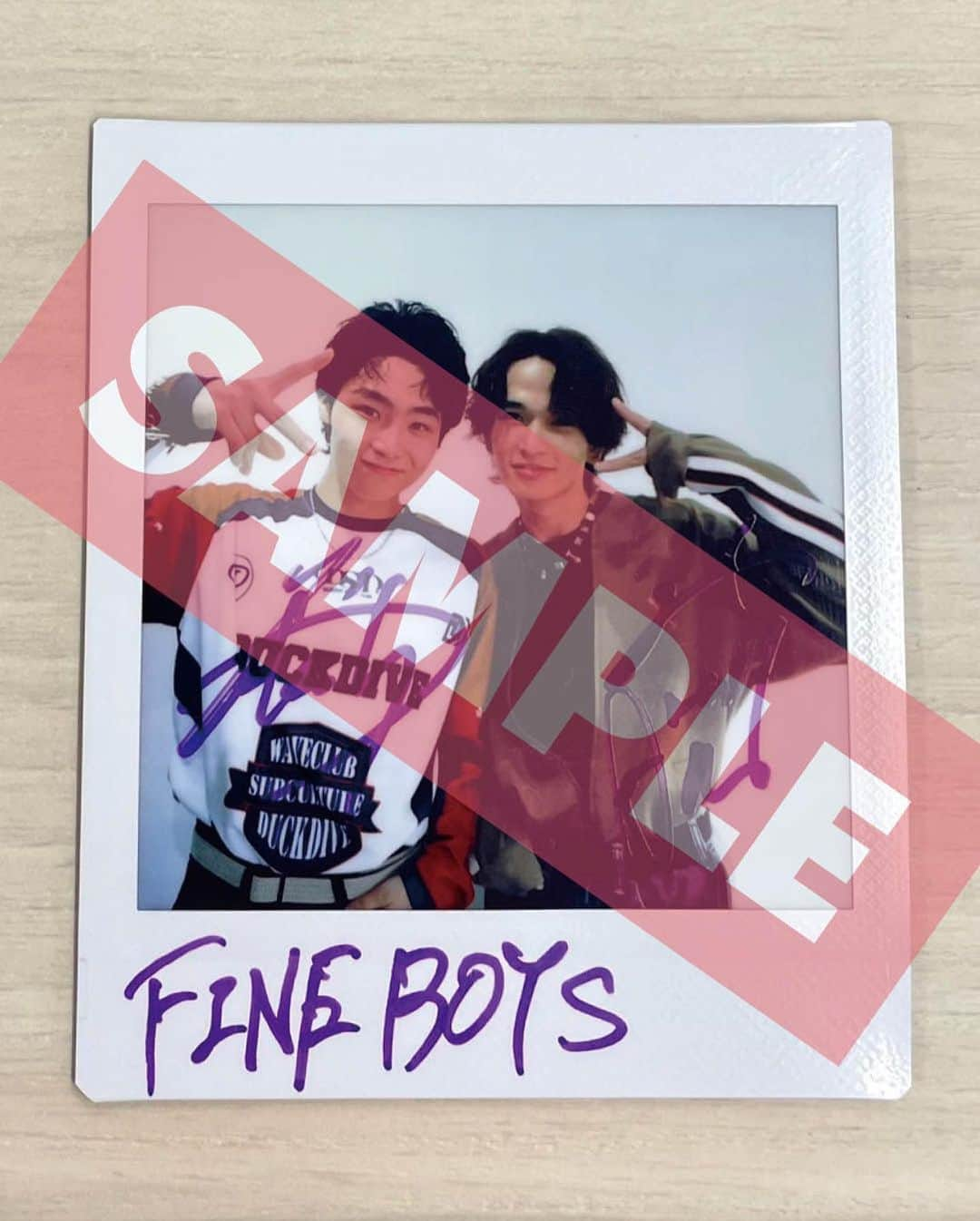 FINEBOYSさんのインスタグラム写真 - (FINEBOYSInstagram)「【PRESENT：WATWINGチェキプレゼント🎁】  FINEBOYS9月号で大好評だった「似てないようで、でも似てる。俺たちのモーメント10」はもうチェック済みですか？🫶🏻  大人気6人組ボーイズグループのWATWINGから八村倫太郎さんと鈴木 暁さんが登場！ メッセージ動画も特別に公開します〜🎞✨  そしてそして！ おふたりのサイン入りチェキをプレゼント💐 誌面でも人気だったおしゃ！なコーデで撮影しましたよ〜🫢💥 以下の応募方法をチェックして、 ぜひ参加してくださいね！  ======================= 【応募期間】 〜10月13日(金)23時59分まで 【応募方法】 ①FINEBOYS公式Instagramをフォロー ②本投稿にいいね ※抽選対象は公開アカウントのみになります  【当選発表】 当選した方のみ、コメントを投稿してくださったアカウントにDM（ダイレクトメッセージ）にて2023年10月下旬までにご連絡します。 ※当選者の発表はDMでのご連絡をもってかえさせていただきます。 抽選の経過や結果などに関するお問い合わせには一切お答えできません。 賞品の発送は10月中を予定しております。 ※当選連絡をしてから7日以内に連絡が取れない場合は、当選が無効となります。ご了承ください。  コメントをすると当選確率がアップするかも…？ ご応募お待ちしております！  #FINEBOYS #チェキプレゼント  #WATWING #watwing  #ワトウィン  #八村倫太郎  #りんたろう  #鈴木暁  #あさひ」9月29日 18時34分 - fineboys_jp