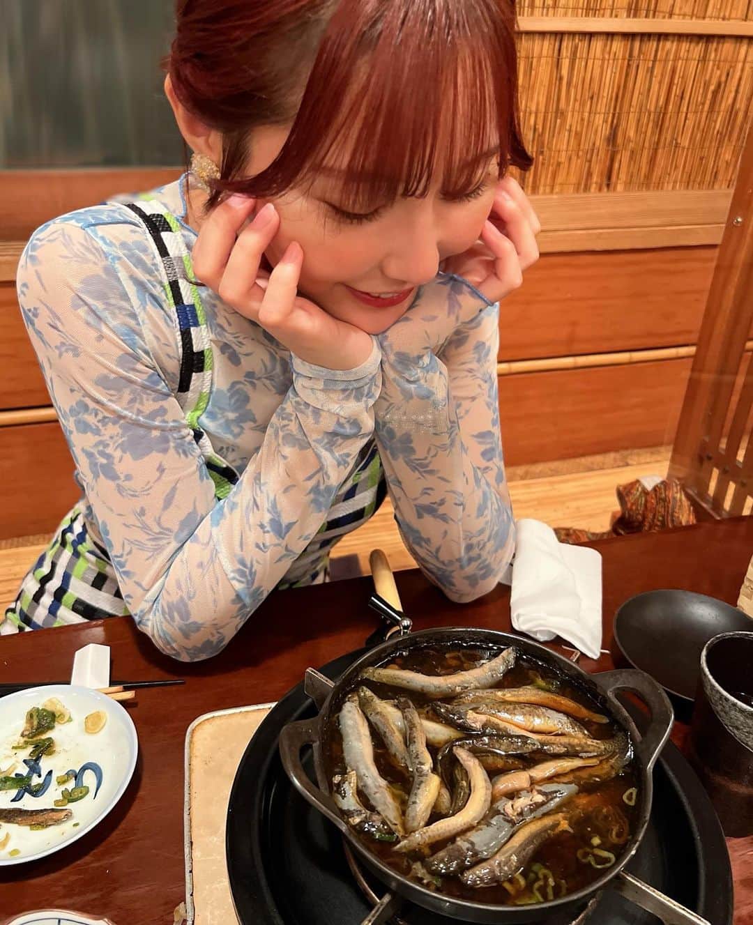 神成藍子さんのインスタグラム写真 - (神成藍子Instagram)「浅草の帰りは人生初のどじょう鍋を食べてきたよ∈(ﾟ◎ﾟ)∋～△ 身がフワフワしててちょっとクセのある味が美味しかった🥹美味しくておかわりしてしまった🙄💓  #浅草 #どじょう #どじょう鍋 #浅草グルメ」9月29日 18時35分 - kanna_nijimura