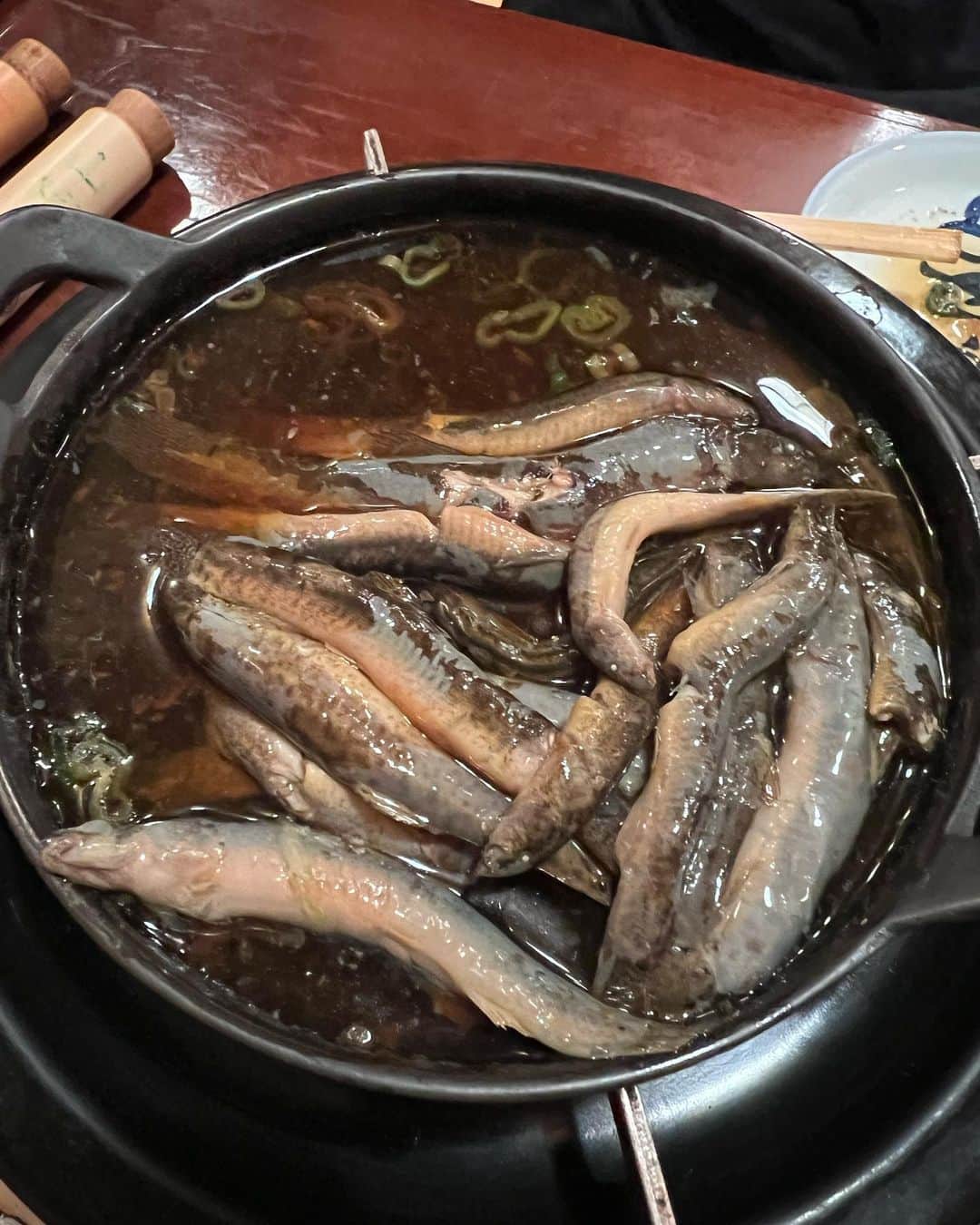 神成藍子さんのインスタグラム写真 - (神成藍子Instagram)「浅草の帰りは人生初のどじょう鍋を食べてきたよ∈(ﾟ◎ﾟ)∋～△ 身がフワフワしててちょっとクセのある味が美味しかった🥹美味しくておかわりしてしまった🙄💓  #浅草 #どじょう #どじょう鍋 #浅草グルメ」9月29日 18時35分 - kanna_nijimura