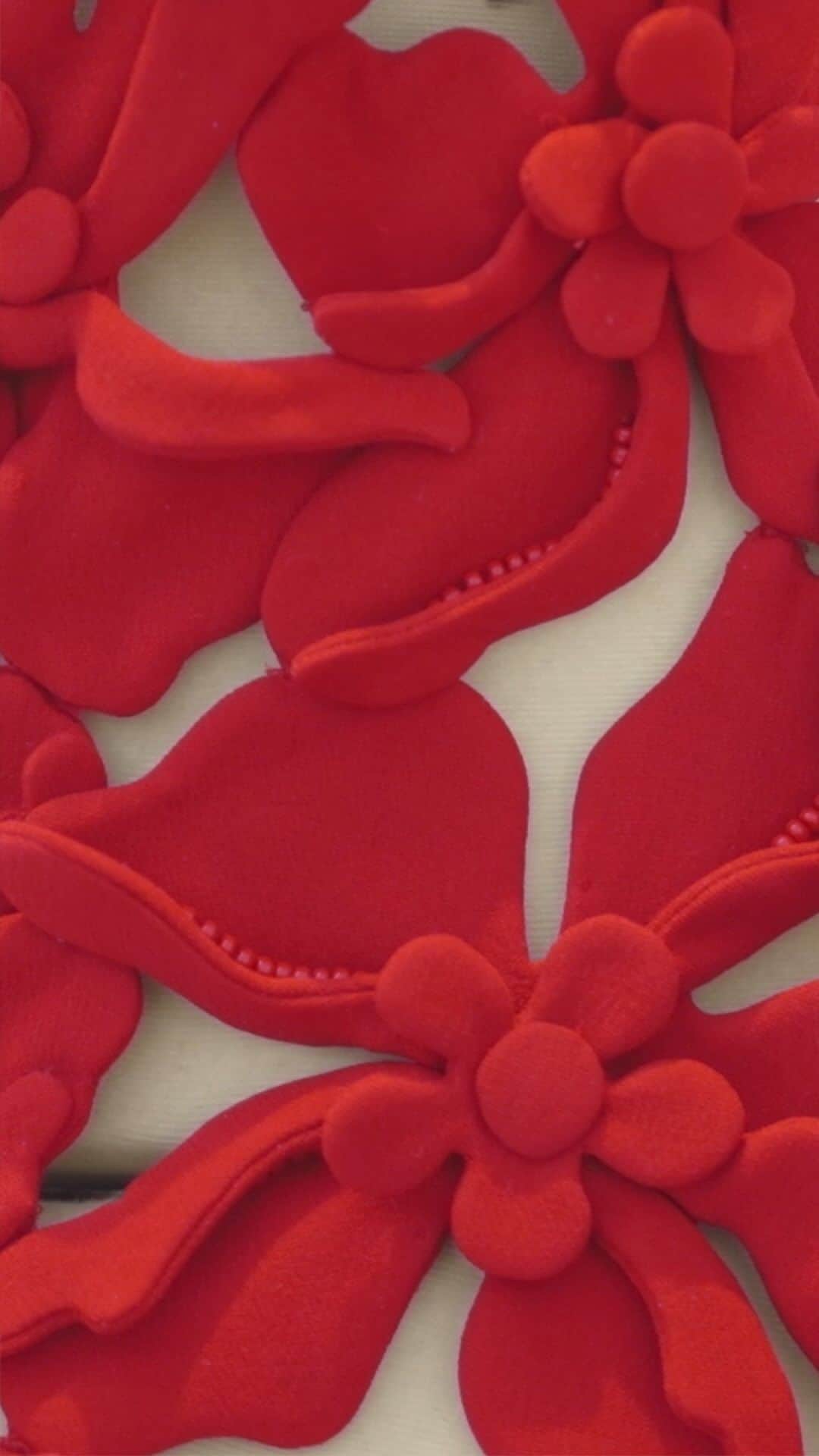 のインスタグラム：「#ValentinoLÉcole: dedicated to the details.   Join @pppiccioli as he unveils his latest ready-to-wear collection on Sunday, October 1st at 3:00PM CEST, live from Paris.」