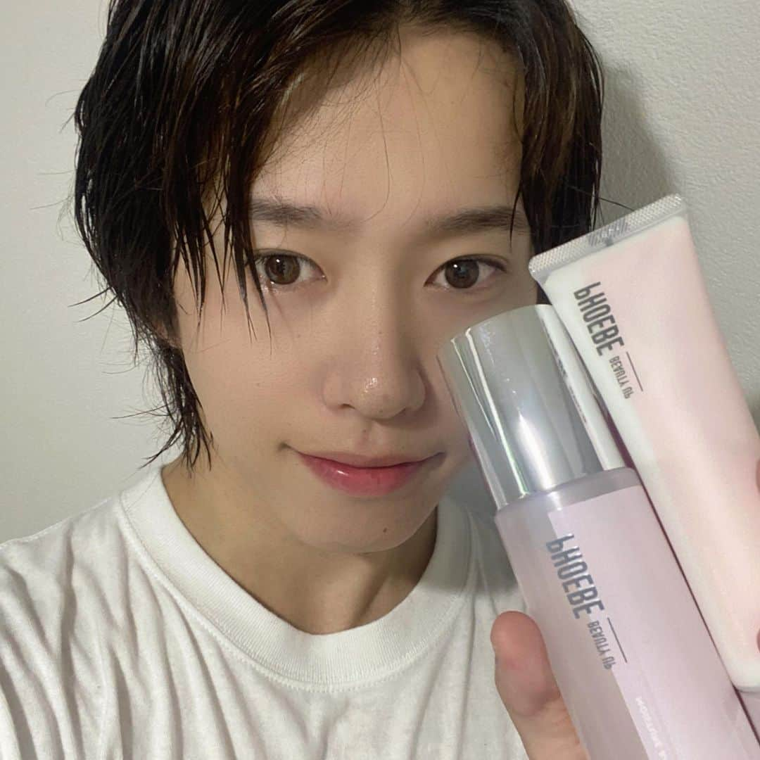 SHINさんのインスタグラム写真 - (SHINInstagram)「🕊️🫧✨  『PHOEBE BEAUTY UP様』から10月からリニューアルする化粧水&クリームを頂きました！！  保湿力がとてもあるのに、ベタつかずしっかり浸透してくれます🪄 これからの乾燥の季節にはぴったりな化粧品だと思うので是非みんなも一度使ってみてください☺︎  口下手なので詳しくは↓↓公式アカウントからチェックしてみてください✅ @phoebe_beautyup   #フィービービューティーアップ #phoebebeautyup #もちツヤ肌 #長時間保湿 #shinchan_style」9月29日 18時43分 - shin_madkid