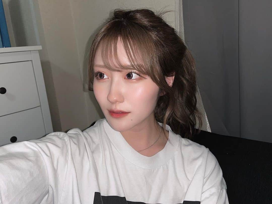宮本茉凜のインスタグラム：「一生のお願い聞いて そこのリモコン取って」