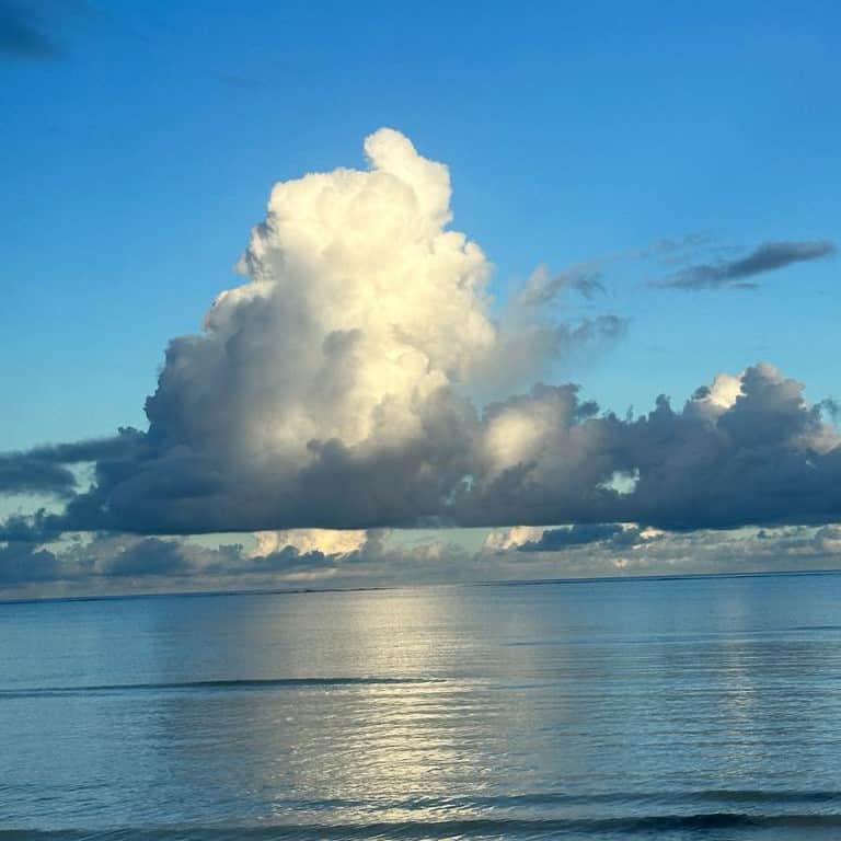 グアム政府観光局さんのインスタグラム写真 - (グアム政府観光局Instagram)「今週もお疲れ様でした。  空気がすっかり秋らしくなってきましたね。  良い10月のスタートを迎えられるよう、素敵な週末をお過ごしください。  #hereweguam #Guam #グアム #insta #weekend #instagood #instaphoto #旅行 #海外旅行 #instagram」9月29日 19時00分 - visitguam_jp
