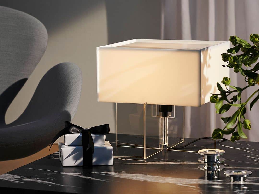 FLYMEeさんのインスタグラム写真 - (FLYMEeInstagram)「【PICKUP】 北欧デザイナーズ家具ブランド「FRITZ HANSEN」のテーブルライトをピックアップ。  ・ ・ ・ ・ ・ ・ ・ ・ ・ ・ ・ ・ ・ ・ FLYMEeでは、幅広い価格帯、テイスト、カテゴリーの様々な商品を3万点以上取り揃えています。 理想とするプロダクト、あるいはこれまで想定もしていなかったプロダクトとの出会いをぜひお楽しみください。 ・ ・ ・ ・ ・ ・ ・ ・ ・ ・ ・ ・ ・ ・  ▼Instagramではご紹介しきれない商品が多数ございます。プロフィール欄URLよりぜひご覧ください。 @flymee_official  #FLYMEe⁣ #フライミー #家具 #インテリア #インテリア通販 #家具通販 #インテリアデザイン #インテリアコーディネート #インテリア好き #家具選び #FRITZHANSEN #フリッツハンセン #北欧家具 #北欧インテリア #デンマーク家具 #テーブルライト #テーブルランプ #ナイトランプ #間接照明 #間接照明のある暮らし #interiordesign #interiorinspiration #homedecor #interiordecor #interiorstyling #lightdecor #decorativelighting #lightingdesign #designlighting #lightinginspiration」9月29日 19時01分 - flymee_official