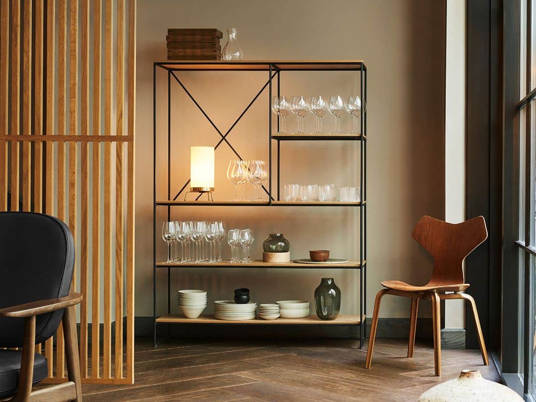 FLYMEeさんのインスタグラム写真 - (FLYMEeInstagram)「【PICKUP】 北欧デザイナーズ家具ブランド「FRITZ HANSEN」のテーブルライトをピックアップ。  ・ ・ ・ ・ ・ ・ ・ ・ ・ ・ ・ ・ ・ ・ FLYMEeでは、幅広い価格帯、テイスト、カテゴリーの様々な商品を3万点以上取り揃えています。 理想とするプロダクト、あるいはこれまで想定もしていなかったプロダクトとの出会いをぜひお楽しみください。 ・ ・ ・ ・ ・ ・ ・ ・ ・ ・ ・ ・ ・ ・  ▼Instagramではご紹介しきれない商品が多数ございます。プロフィール欄URLよりぜひご覧ください。 @flymee_official  #FLYMEe⁣ #フライミー #家具 #インテリア #インテリア通販 #家具通販 #インテリアデザイン #インテリアコーディネート #インテリア好き #家具選び #FRITZHANSEN #フリッツハンセン #北欧家具 #北欧インテリア #デンマーク家具 #テーブルライト #テーブルランプ #ナイトランプ #間接照明 #間接照明のある暮らし #interiordesign #interiorinspiration #homedecor #interiordecor #interiorstyling #lightdecor #decorativelighting #lightingdesign #designlighting #lightinginspiration」9月29日 19時01分 - flymee_official
