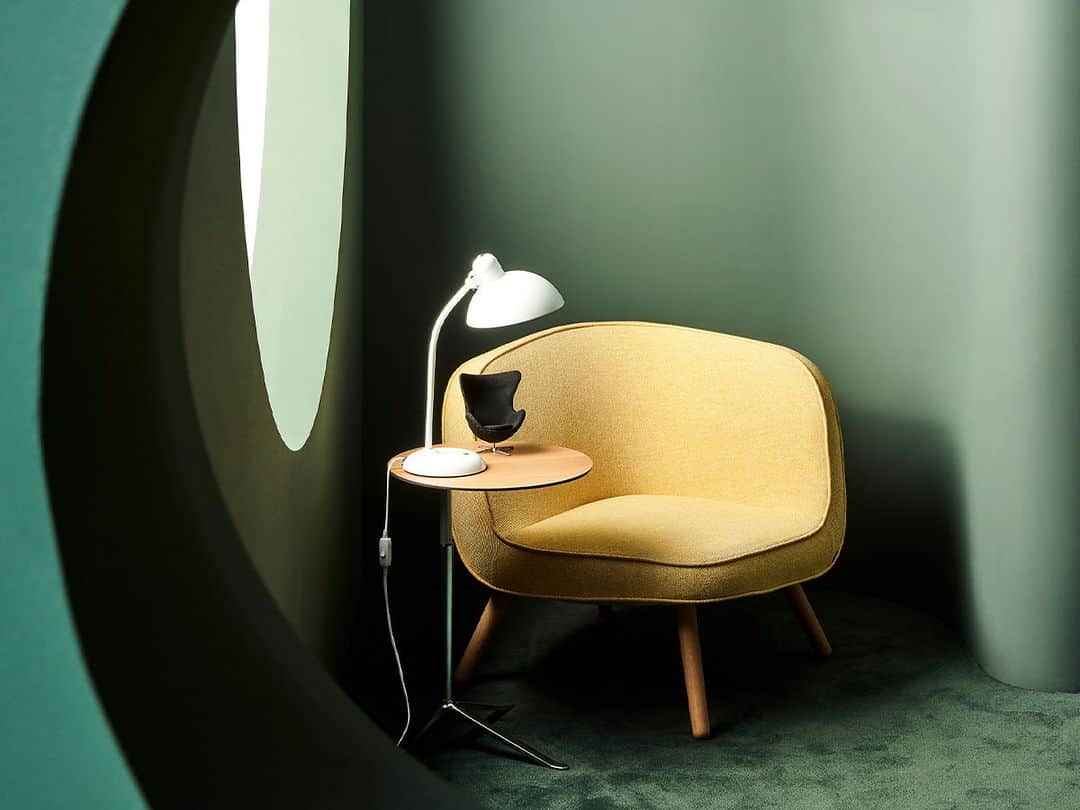 FLYMEeさんのインスタグラム写真 - (FLYMEeInstagram)「【PICKUP】 北欧デザイナーズ家具ブランド「FRITZ HANSEN」のテーブルライトをピックアップ。  ・ ・ ・ ・ ・ ・ ・ ・ ・ ・ ・ ・ ・ ・ FLYMEeでは、幅広い価格帯、テイスト、カテゴリーの様々な商品を3万点以上取り揃えています。 理想とするプロダクト、あるいはこれまで想定もしていなかったプロダクトとの出会いをぜひお楽しみください。 ・ ・ ・ ・ ・ ・ ・ ・ ・ ・ ・ ・ ・ ・  ▼Instagramではご紹介しきれない商品が多数ございます。プロフィール欄URLよりぜひご覧ください。 @flymee_official  #FLYMEe⁣ #フライミー #家具 #インテリア #インテリア通販 #家具通販 #インテリアデザイン #インテリアコーディネート #インテリア好き #家具選び #FRITZHANSEN #フリッツハンセン #北欧家具 #北欧インテリア #デンマーク家具 #テーブルライト #テーブルランプ #ナイトランプ #間接照明 #間接照明のある暮らし #interiordesign #interiorinspiration #homedecor #interiordecor #interiorstyling #lightdecor #decorativelighting #lightingdesign #designlighting #lightinginspiration」9月29日 19時01分 - flymee_official