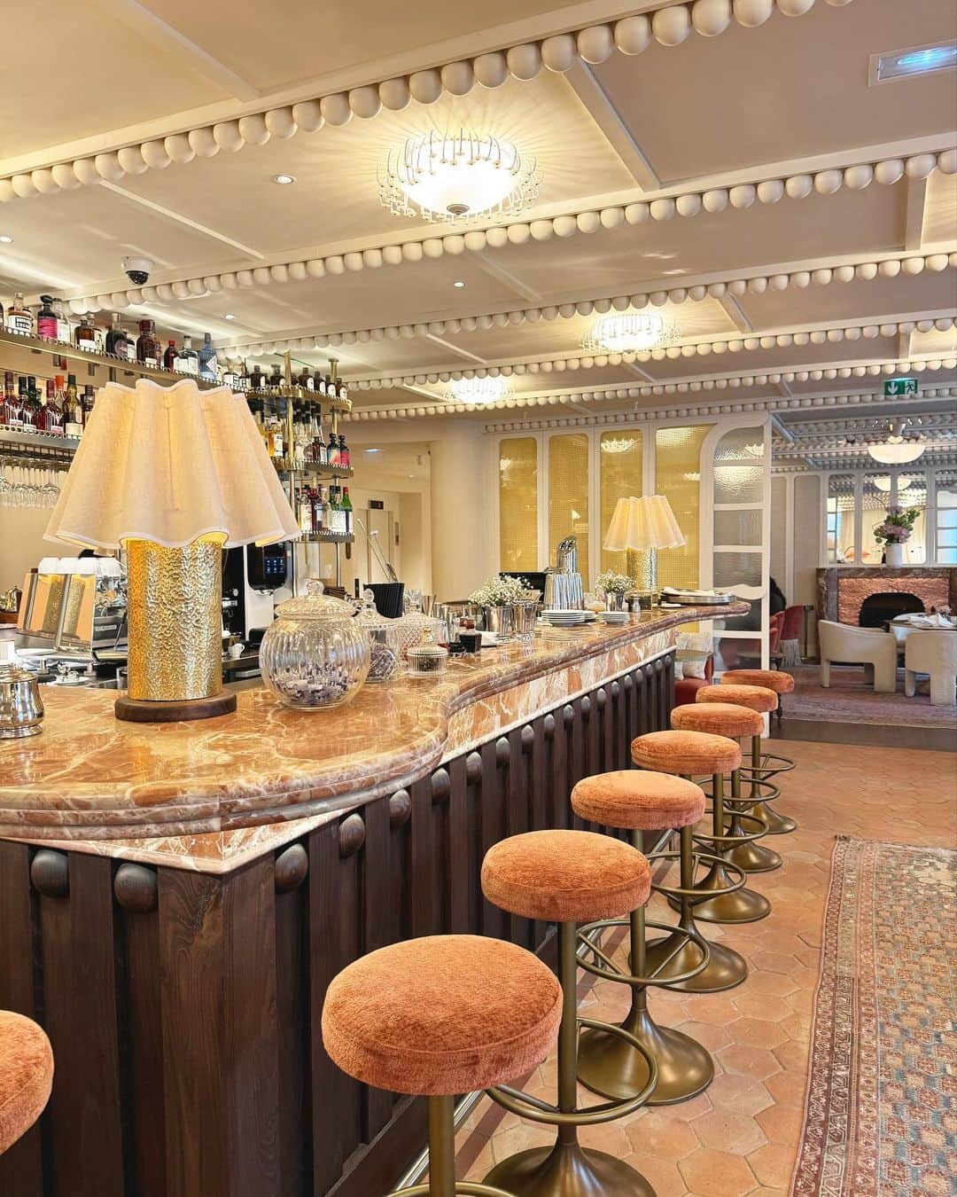 岩間恵さんのインスタグラム写真 - (岩間恵Instagram)「今回パリで泊まったホテル @hotelchateaudesfleurs 🌼  凱旋門近くでとても便利な場所でした！ 綺麗だしおしゃれだし、朝食も美味しくて大満足🥐  #stayinginparis 🇫🇷」9月29日 19時06分 - iwamame