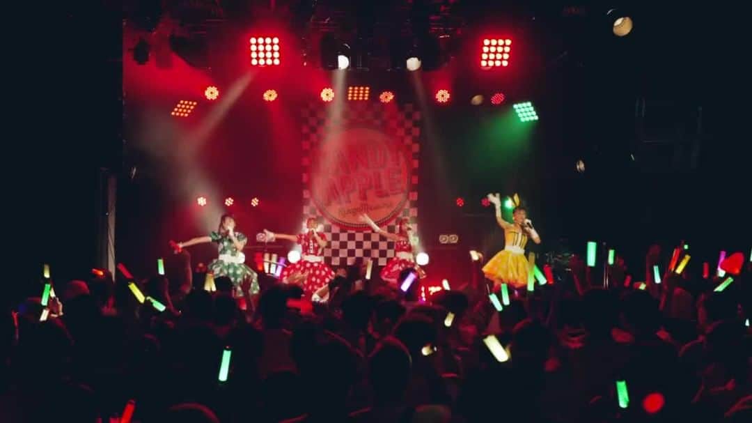 のインスタグラム：「#りんご娘  ONE-MAN LIVE 2023 SUMMER 『わかっちゃいるけど やめられない』 東京公演（代官山UNIT）より 「なんぼめじゃ!アポーパイ」LIVE映像を公開!! YouTube公式アカウントを✅」