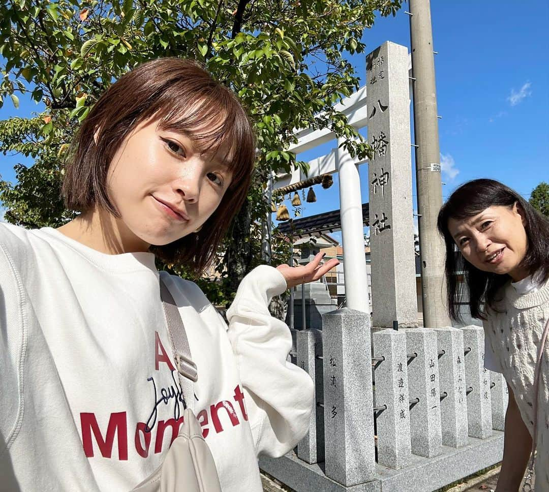 高橋愛のインスタグラム：「撮影の合間に、ご挨拶⛩🌿✨  大好きな #八幡神社 昔っから よく行ってた神社で  私がここの出身だって知らないはずの方に ここの神社に呼ばれてますよー って教えてもらって以来 よく訪れています☺️🙏🏻🌿  今日もご挨拶出来て よかった🥰🙏🏻  #坂井市 #春江町 #福井県 #江留上本町 #神社 #神社巡り #FUKUI ㅤㅤㅤㅤㅤㅤㅤㅤㅤ」