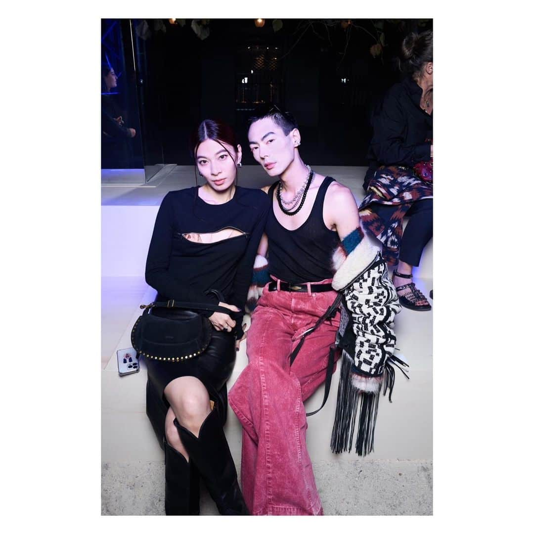 岩崎拓馬のインスタグラム：「🇫🇷🇫🇷🇫🇷🇫🇷 . . ISABEL MARANT 24SS SHOW at Palais Royal  with @tondabayashiran   Thank you @yurietanabe  . . #ISABELMARANT #pfw23 #parisfashionweek #happytime」