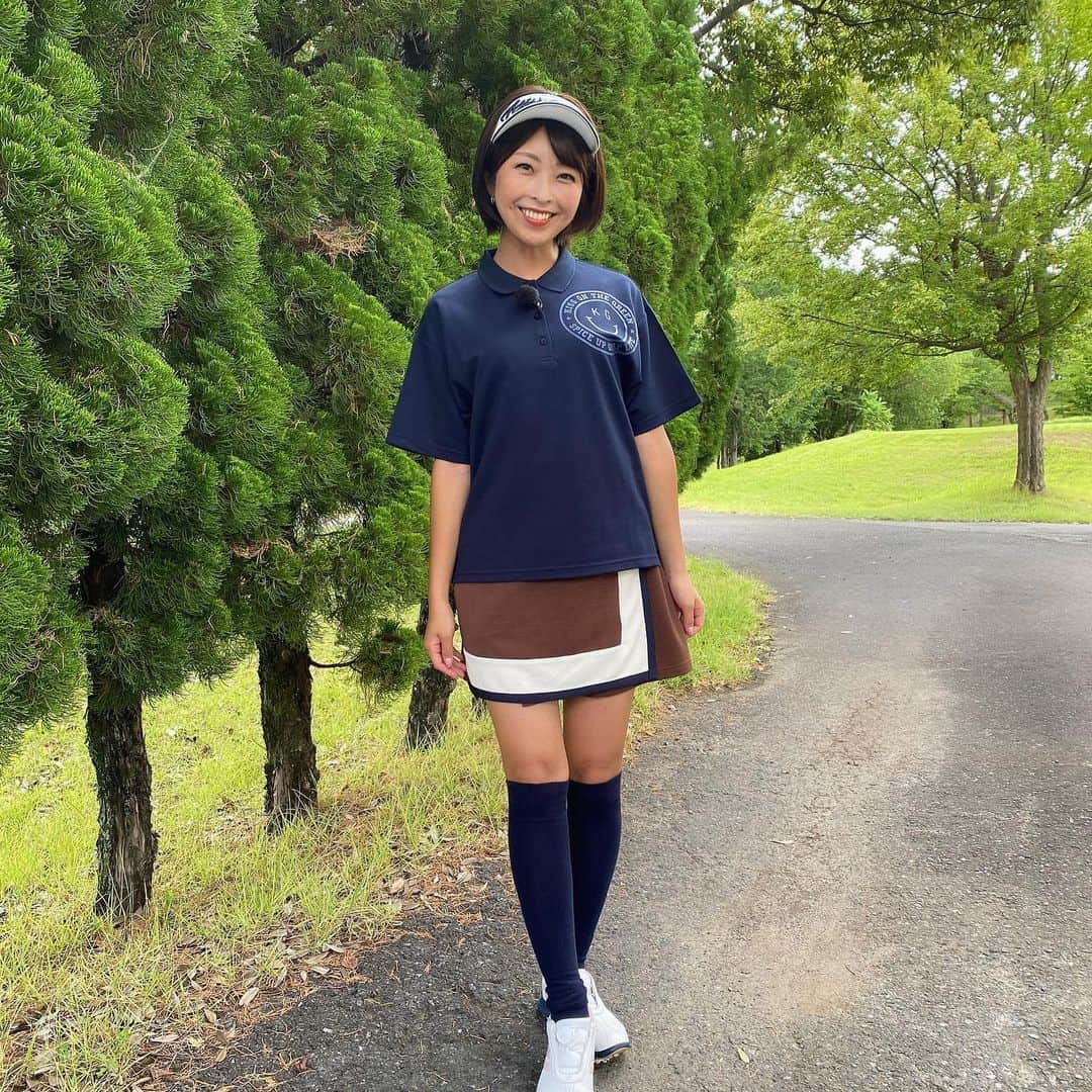 小尾渚沙さんのインスタグラム写真 - (小尾渚沙Instagram)「毎週日曜日17:30〜18:00にBS11で放送中の『諸見里しのぶ 実践ゴルフテク！』⛳️  今週のゲストは先週に引き続き、フリーアナウンサーの #後藤楽々 さん✨ 大学ゴルフ部出身でゴルフ歴は14年‼️ ベストスコア79😳😳という、上級アマチュアゴルファーの後藤さん✨  今回のリプレイレッスンは「ロングパットの距離感～タッチを合わせるためのパッティングフォーム～」です❣️  目指せ3パット撲滅💪🏾💪🏾 長い距離を残しても2パットで切り抜けられるテクニックを諸見里プロに伺います！！  ウエアは今回も @kissonthegreen さんです💚💚 （商品をタグ付けてます🏷️タップして下さい✨）  あさって10/1の放送もお楽しみに❤️⛳️ . . #BS11 #ゴルフ #ゴルフ女子 #kissonthegreen」9月29日 19時08分 - obi_nagisa