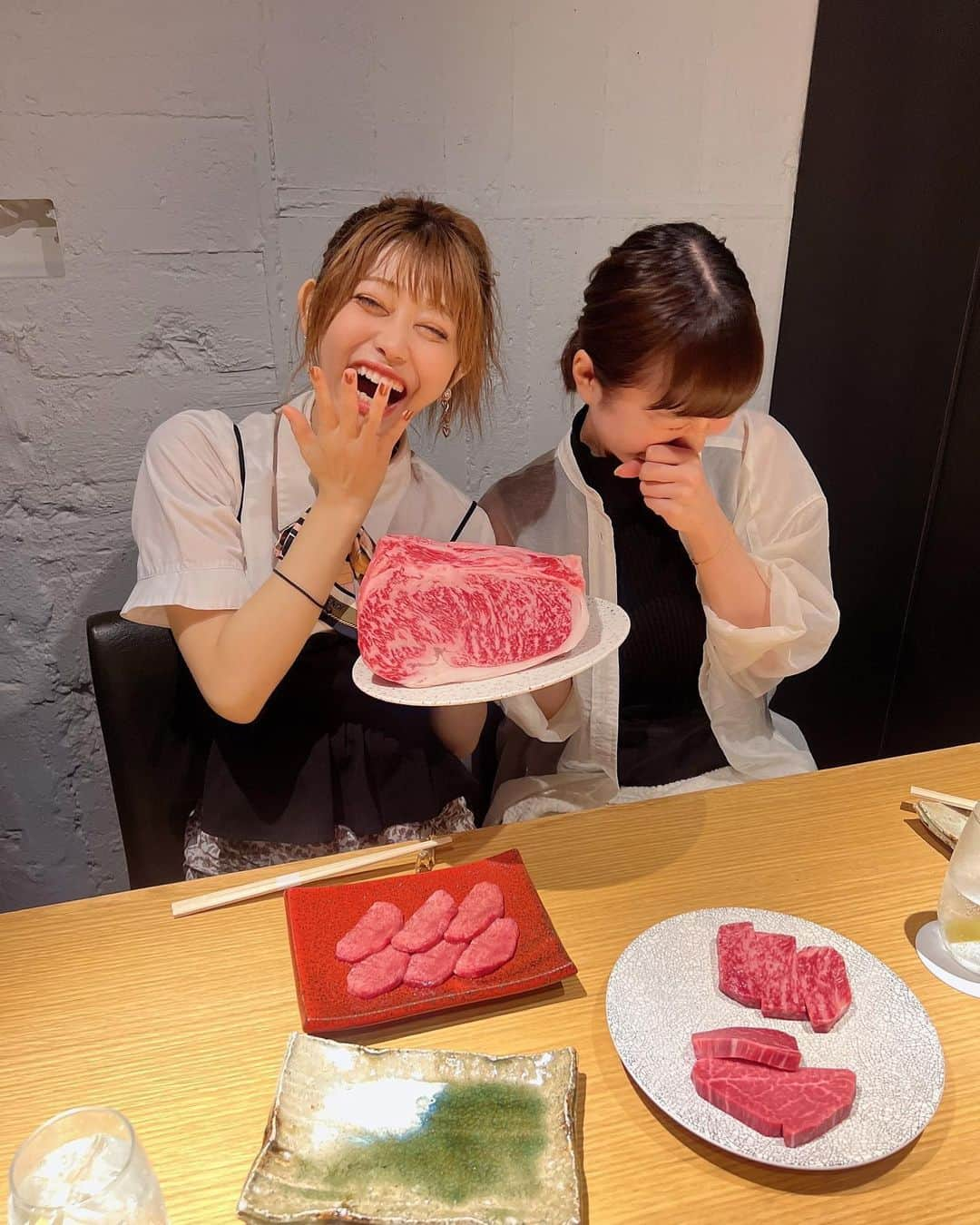 天宮花南のインスタグラム：「. この間たかりささんと一緒に ご飯行ったの🥺 めちゃくちゃ嬉しかったし楽しかった！ 可愛すぎてたかりささんの目見れなくてみたら大デレして 限界オタクみたいでした 焼肉美味しかったし楽しかったし最高の1日でした🫶💗 . . . #限界オタク#焼肉#赤坂」