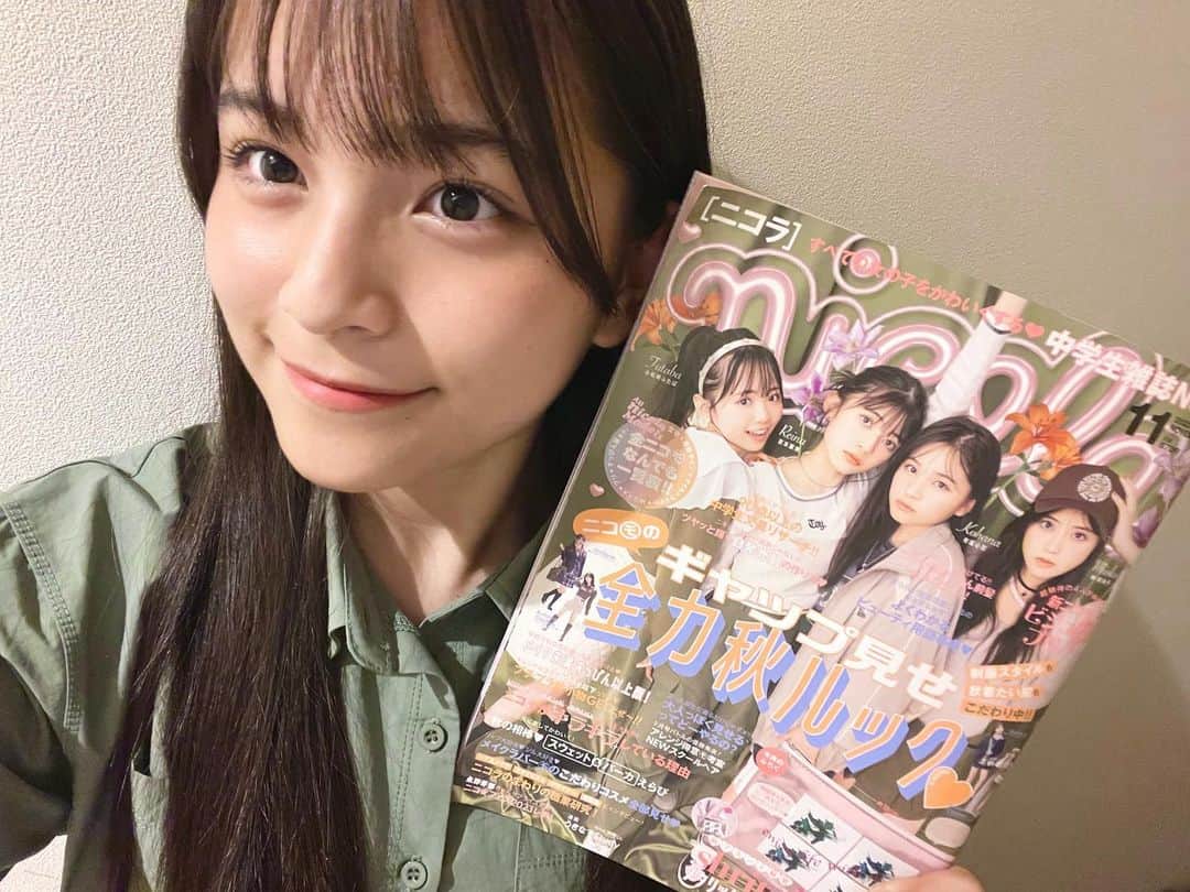 のインスタグラム：「ニコラ11月号発売です！  今月はミオコちゃん、レイナ、フタバと表紙を飾らせていただきました！秋号と言うことで今っぽいカーキの表紙が目印ですっ！💚  2回目の表紙、とても嬉しいです♡たくさんのお祝いのコメントやDM、メンションなど本当にありがとうございます！  今月もギャップ見せ全力秋ルックや、全ニコモなんでも一覧表など秋に知りたい情報が盛りだくさんです🍂🤎  ニコラ11月号ぜひぜひゲットしてください♪  #有坂心花 #ニコラ #nicola #ニコラ11月号 #ニコラ11月号発売 #ニコモ」