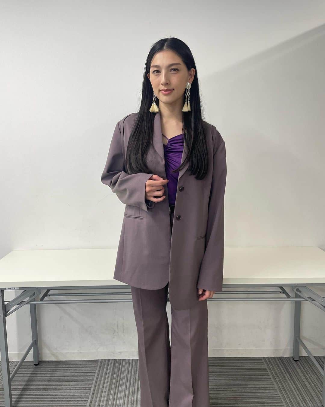 松野井雅（原紗央莉）のインスタグラム：「この日のスタイリングすごく好みだった💜 メイクしてもらって、スタイリストさんについてもらって…子育ての日常からちょっと離れたときに、これまで当たり前であった事が、当たり前じゃないんだよなぁ♪ってしみじみ！感謝を思いました✨  …ところで、イケてる「お母さん」でいたい！！！！😂  ・ ・  Hair & Makeup：@ami_yard」