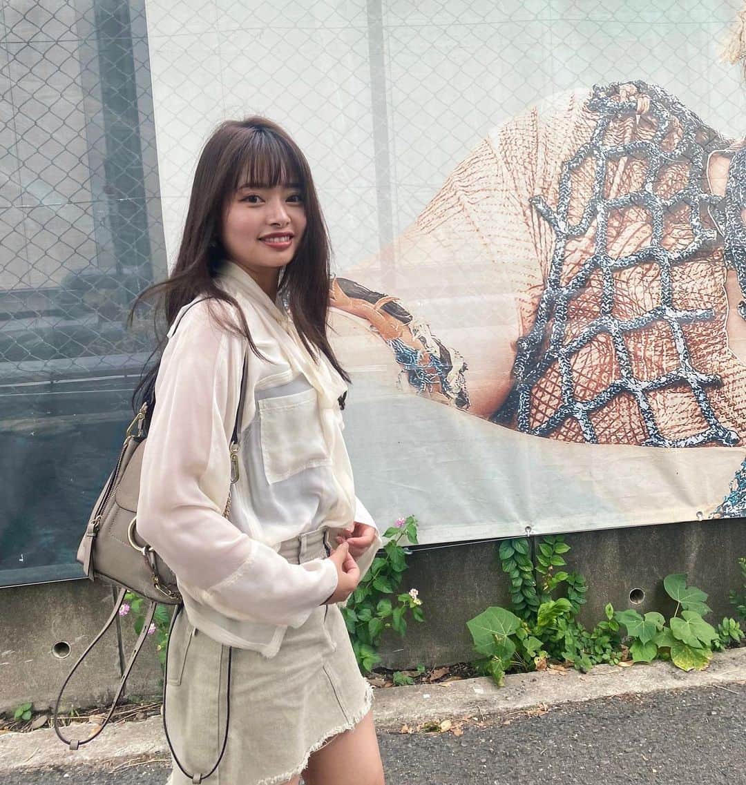 MIYABIのインスタグラム：「何ヶ月も前から温めてたお洋服♡ オールシルク素材切りっぱなし加工でめっちゃ綺麗🫣  昔から大ファンのシルクドソレイユを見に行って 貴族の遊び大阪旅行に行ったとき🎪」