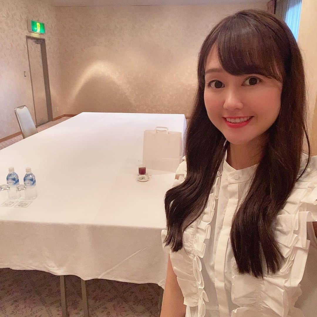 樋田かおりさんのインスタグラム写真 - (樋田かおりInstagram)「講演会があり、仙台に行ってきました🎤📸 テーマは「伝えるから〝伝わる〟話し方」経営者の方と管理職の方々にお話しました。 前回またよろしくお願い致します！のお言葉をいただいてから、企画担当の方が変わってもまたご依頼いただけて、ご縁が繋がっていきました✨  講師業は、アナウンサーの経験を活かして働くトークナビの事業の一つです💐  アナウンサー経験者｜声の仕事を活かして活躍したい方を募集中！ https://www.wantedly.com/projects/1434063  #アナウンサー #フリーアナウンサー #司会者 #樋田かおり #講師 #女子アナ #女子アナ広報室 #広報 #採用 #トークナビ #声の仕事 #起業」9月30日 0時40分 - toida_kaori