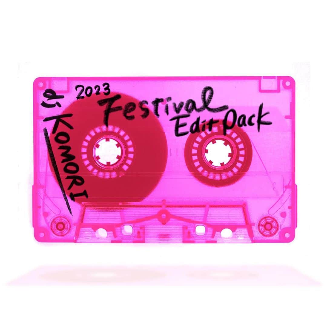 DJ Komoriのインスタグラム：「『2023 Festival Edit Pack』をSoundCloudにUP！ ＞＞https://soundcloud.com/djkomori-official/sets/23-fes-pack （プロフィールにリンクあり）  ULTRA JAPANでのセットからDJユースなサウンドパックを公開💽 FREE DLの音源もあるのでDJの人もチェックしてね✅  “2023 Festival Edit Pack” is now available on SoundCloud! Edited tracks for DJs from the Ultra Japan set (Link in my bio)  Cover Design : @g.yuri_   - Tracklist - Rihanna - We Found Love (DJ KOMORI Drugs From Amsterdam Edit) Sean Paul - Temperature (DJ KOMORI Back To Where We Started Edit) Oliver Heldens, Tom Staar - Fire In My Soul x How We Party (DJ KOMORI Samba Edit) Lady GaGa - Born This Way (DJ KOMORI Ferrari Edit) Preview David Guetta - I’m Blue (DJ KOMORI Pjanoo Edit) Preview Whitney Houston - Wanna Dance with Somebody (DJ KOMORI  Up To No Good Edit) Zedd - Beautiful Now (DJ KOMORI One More Time Outro Edit) Preview  #ultrajapan #djkomori #sugarbitz #ultrajapan2023 #soundcloud #mashup #djedit」