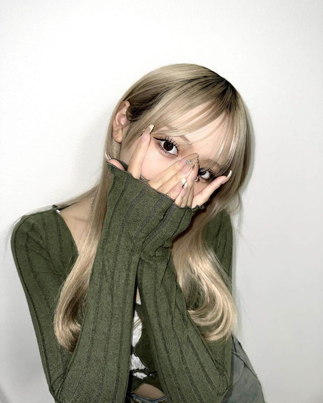 のインスタグラム：「カーキ可愛くてはまりそう🤍🤍  下のクーポンの使用で お買い上げ金額1～5,999円まではセール価格より15%OFF、 6,000円以上は20%OFFが適用されるよ！ 【利用期限は今日から！】 クーポンコード→23FWJP196  トップス：9879516、11750279 ボトムス：16230646 ネックレス：14892983  #PR #SHEINforAll  #FrontRowLive  #SHEINfw23  @sheinofficial  @shein_japan」