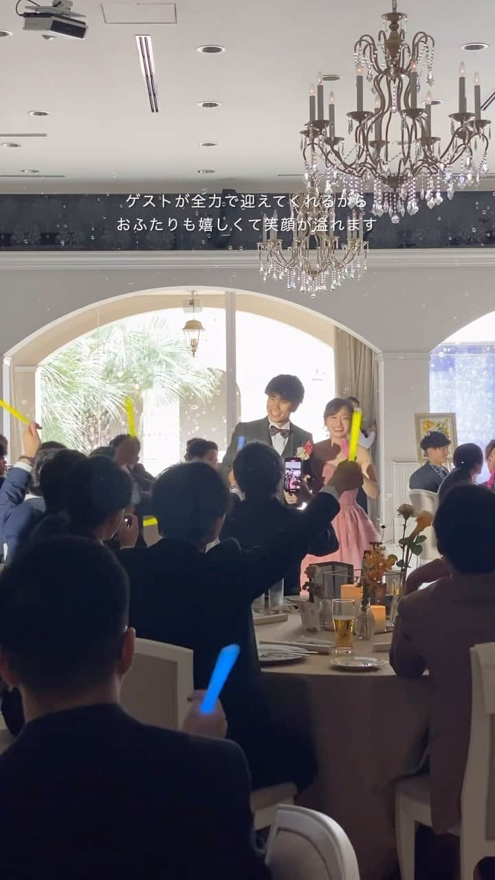 結婚式場 ヒルズスィーツ宇都宮ブリーズテラスのインスタグラム：「モーションウォールで ゲストに感動と驚きを♡  結婚式の入場は特別なもの  おふたりがゲストをおもてなしする 始まりの演出  ゲストにワクワクや感動をお届けするのも おもてなしのひとつ♡  まるでショーのように ゲストと最高の瞬間を過ごしませんか？  ____  新郎新婦のリアルなお声や こだわりポイントなどを 公式HPに掲載しております  ヒルズスィーツのTOPページより ぜひご覧くださいませ♡ @hillssweets_wedding  ___  #プレ花嫁 #結婚式 #日本中のプレ花嫁さんと繋がりたい #ウエディング #結婚式場 #全国のプレ花嫁さんと繋がりたい #結婚式場 #wedding #フィオーレビアンカ #fiorebianca #宇都宮結婚式場 #栃木結婚式場 #ヒルズスィーツ宇都宮ブリーズテラス #ヒルズ #入場 #入場演出 #プロジェクションマッピング #モーションウォール」