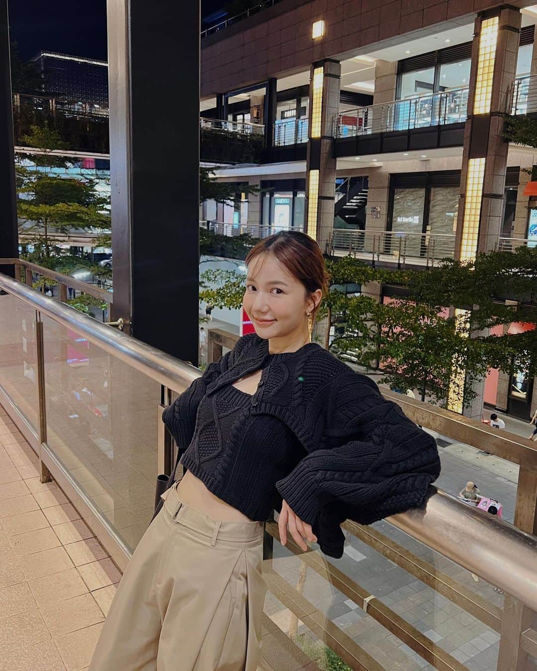 謝琦琦（Kiki）のインスタグラム：「連兩週連假 大家應該亢奮到跟看完猛男秀一樣吧（？）  沒想到猛男秀在台灣有那麼大的市場 一度以為那個尖叫聲是什麼音效來著 友人澳洲水行俠猛男看完還想看韓國歐巴 這麼重口味真的需要酒精壓壓驚欸」
