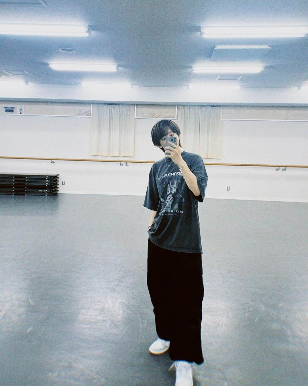 SHOYA【ANFiNY】さんのインスタグラム写真 - (SHOYA【ANFiNY】Instagram)「⁡ ⁡ ⁡ ⁡ ⁡ もう9月も終わりで今年も残すところ約3ヶ月 ⁡ 毎年毎年、なんだかんだで早いですね。。。 ⁡ 近況はやっぱり歌とダンスです。笑 ⁡ MATSURIという素晴らしいグループに 選んでもらう事ができてすごく光栄だし、 今いる場所に見合うような人になろうと 歌とダンスを頑張ってます(12人みんな) ⁡ 予定よりファンのみんなをお待たせしちゃってるけど その分最高の状態で会いに行くのでもうしばらく、 待っててくれたら嬉しいです😊 ⁡ ⁡ ボイトレ行ってきます〜  #matsuri #showwa」9月29日 20時30分 - shoya_anfiny